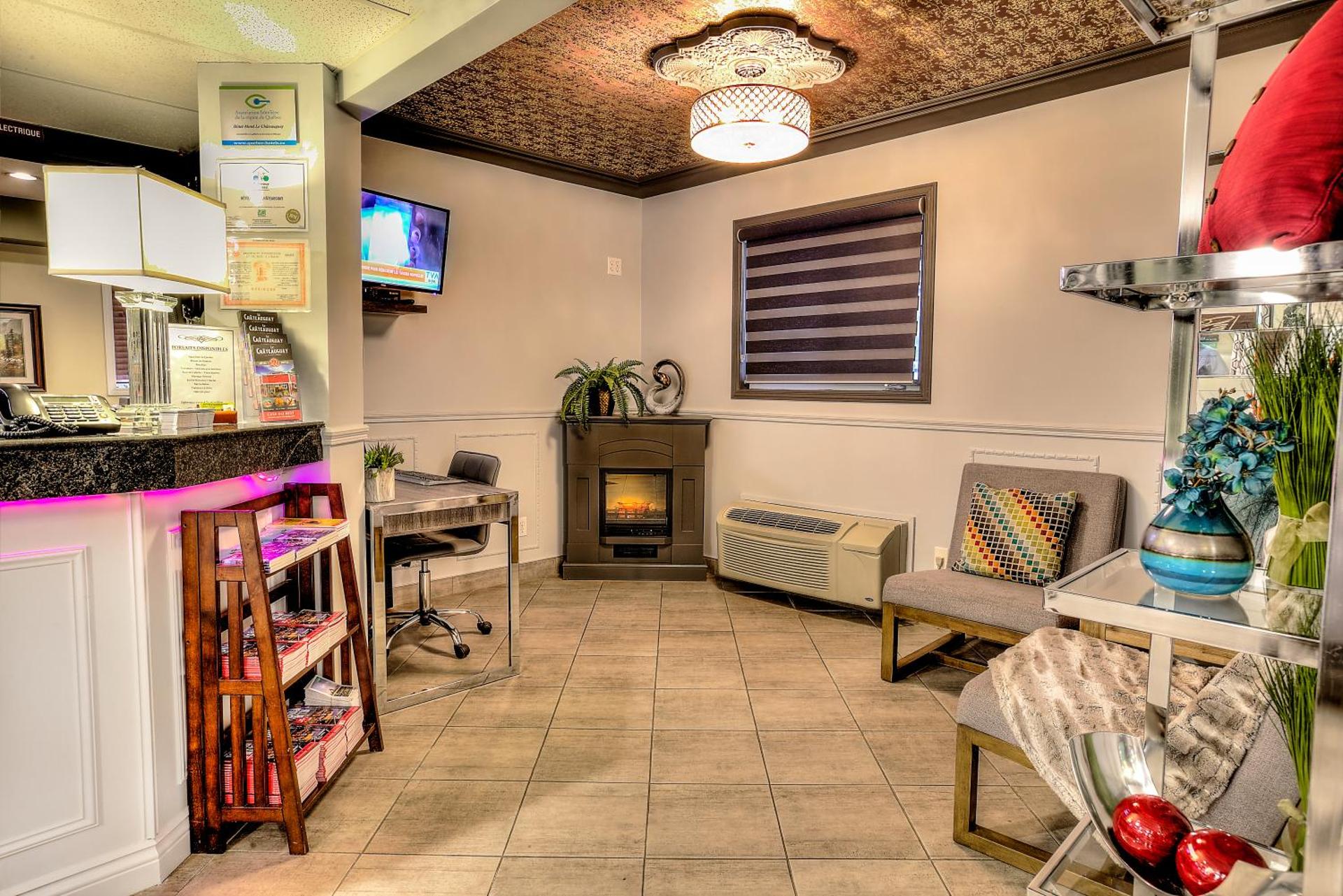 Communal lounge/ TV room