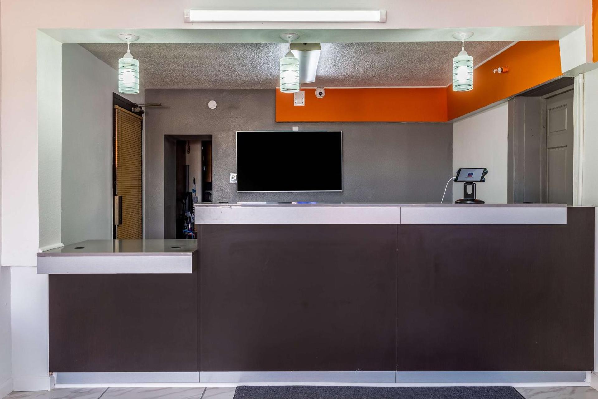 Communal lounge/ TV room