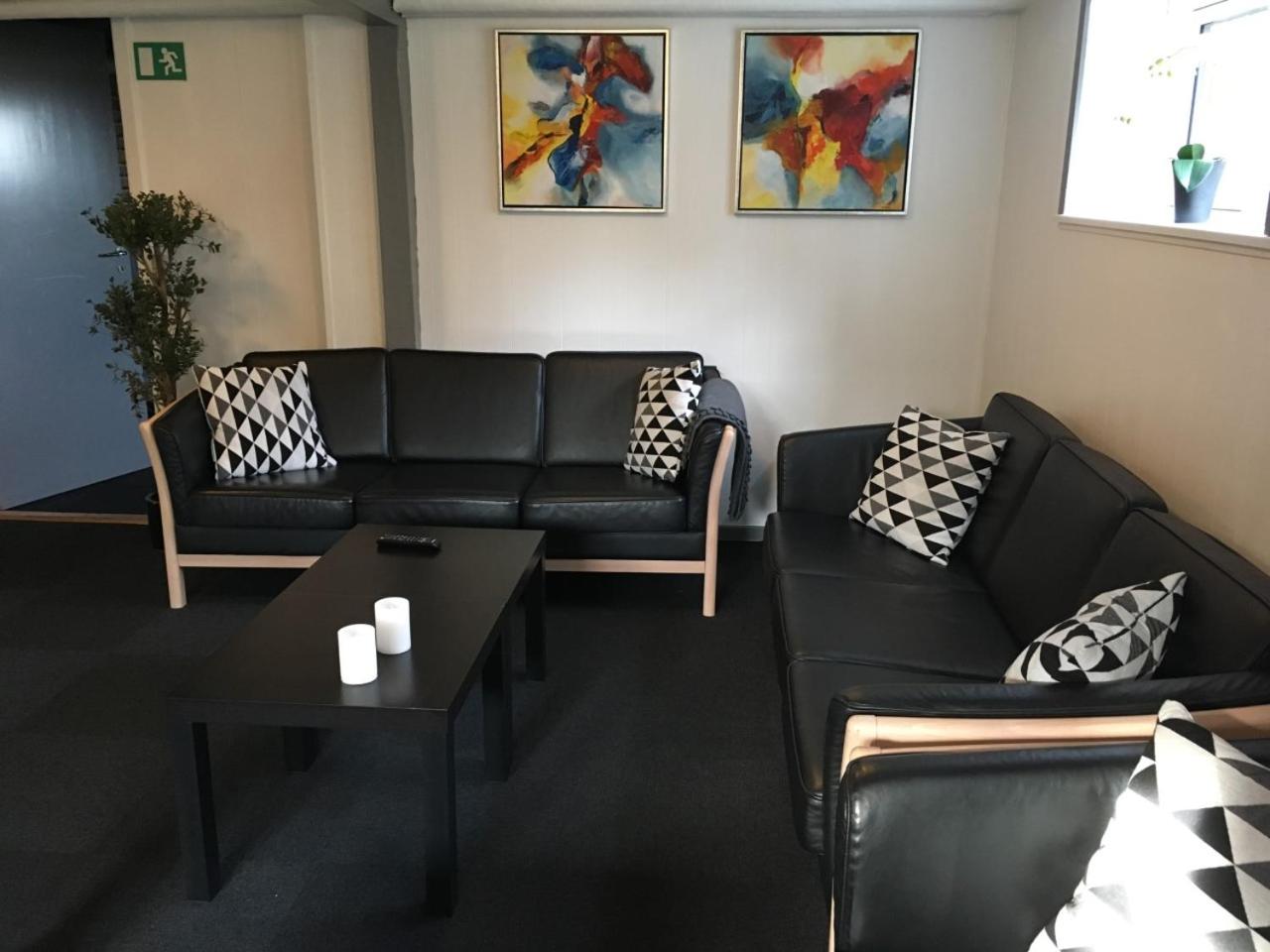 Communal lounge/ TV room