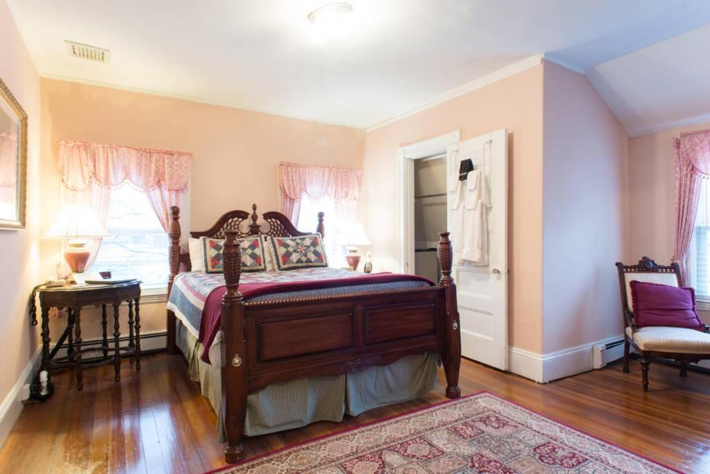 The Coolidge Corner Guest House: A Brookline Bed and Breakfast