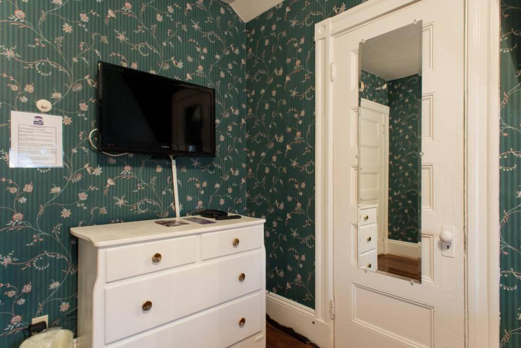 The Coolidge Corner Guest House: A Brookline Bed and Breakfast