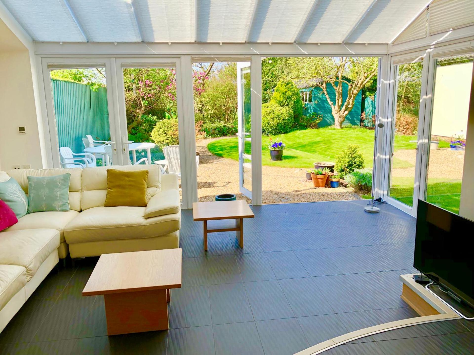 Communal lounge/ TV room