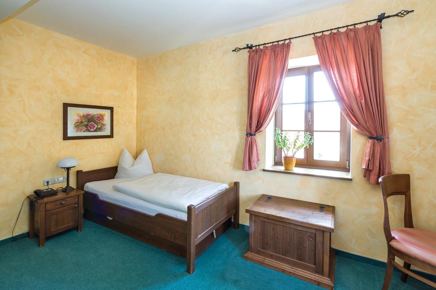 Burgschänke & Herberge Goldener Löwe