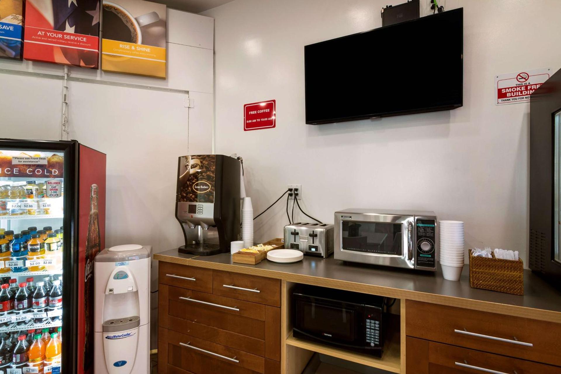 Communal lounge/ TV room