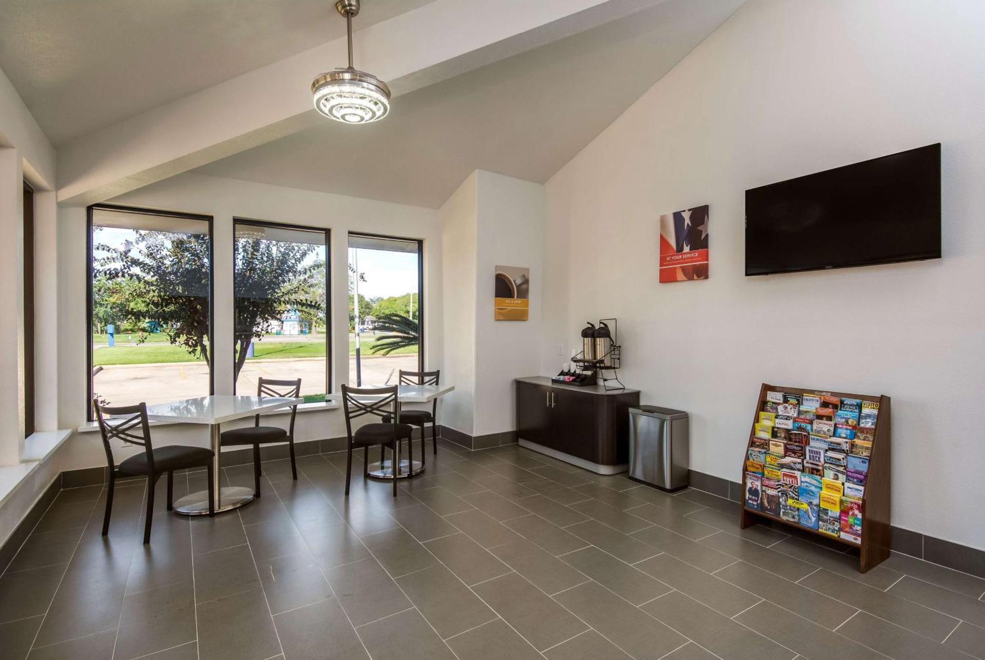 Communal lounge/ TV room