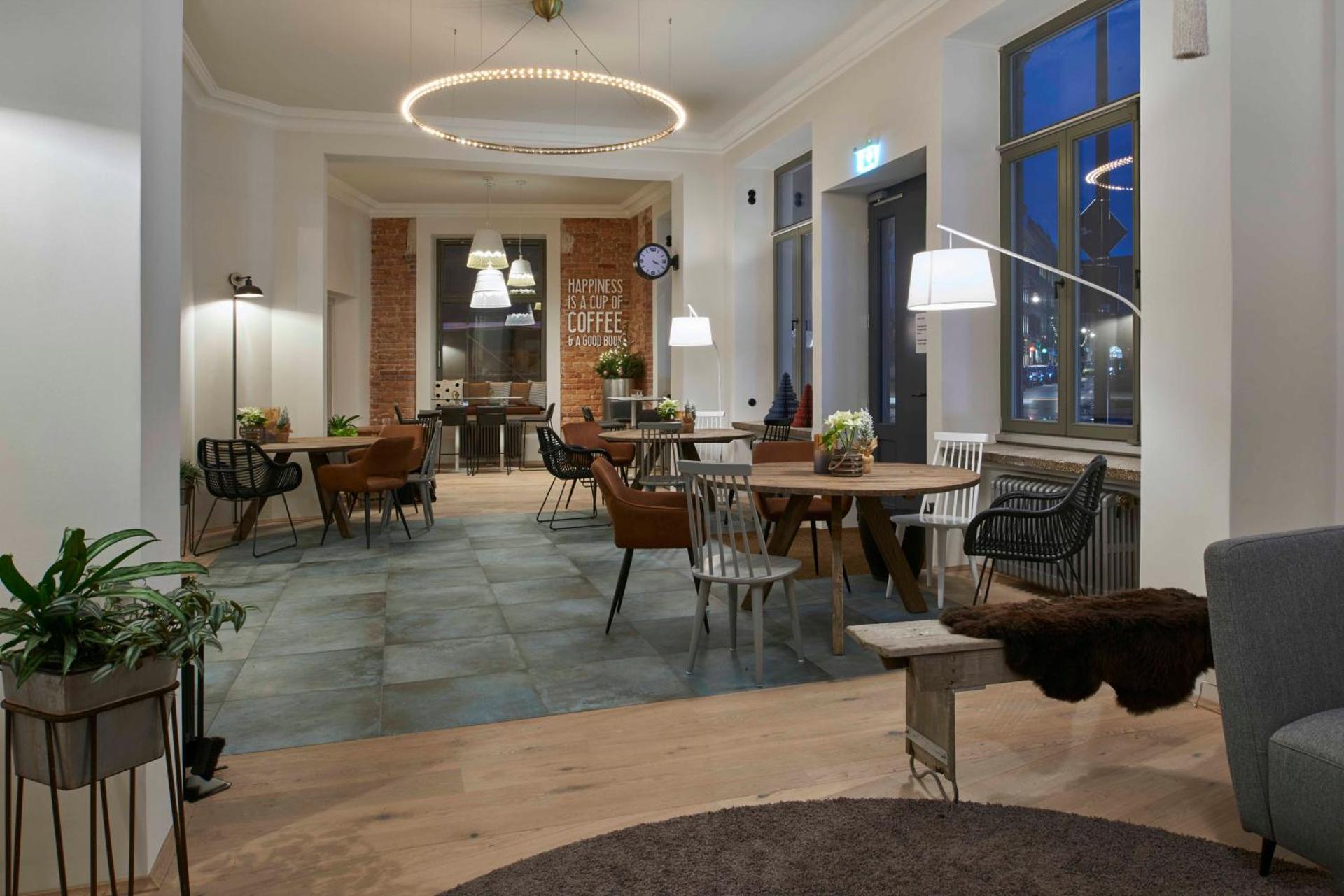 Communal lounge/ TV room