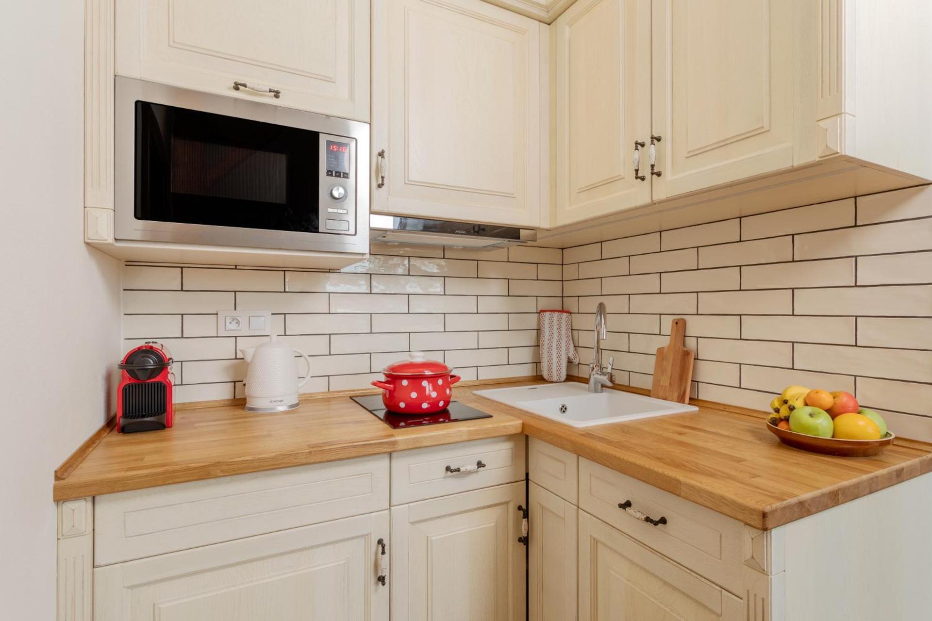 Kitchen or kitchenette