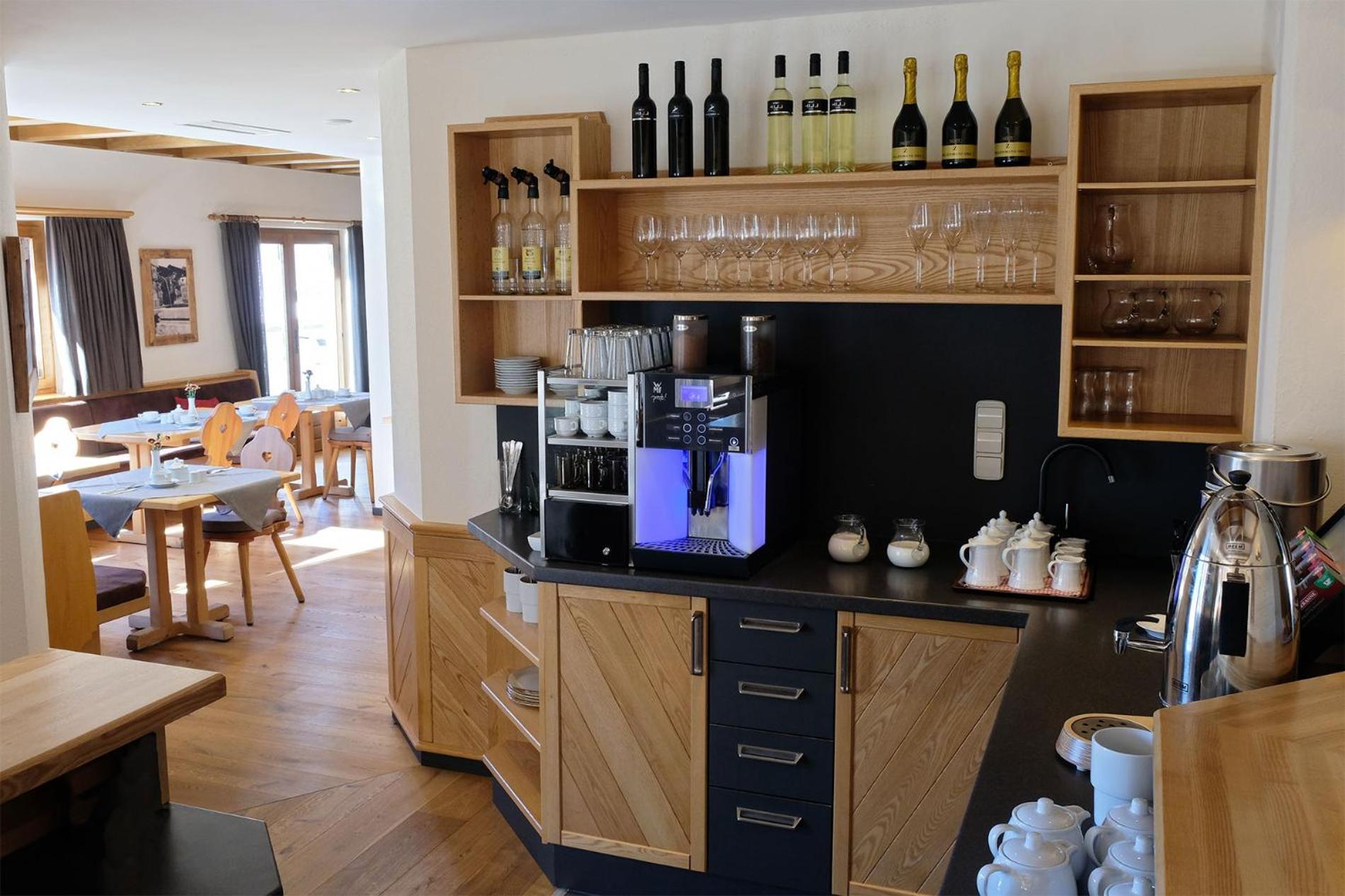 Communal lounge/ TV room