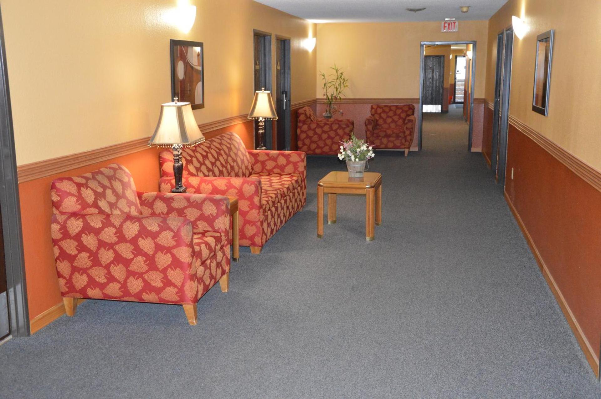 Burnsville Inn & Suites