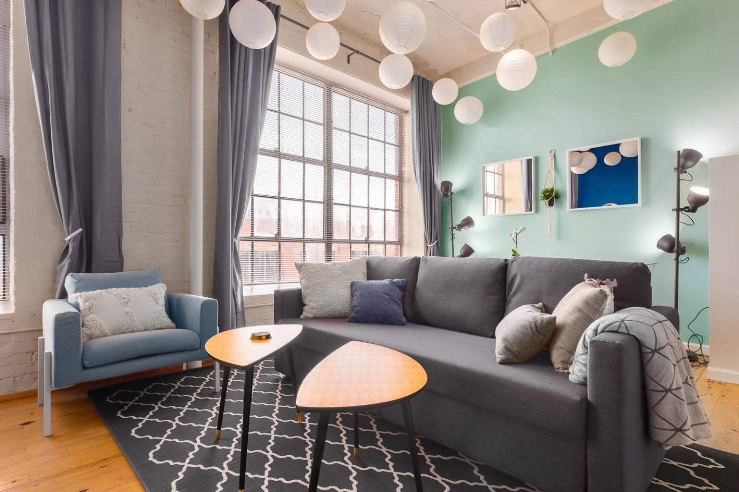 Trifecta 2BR Free Parking Modern Superhost