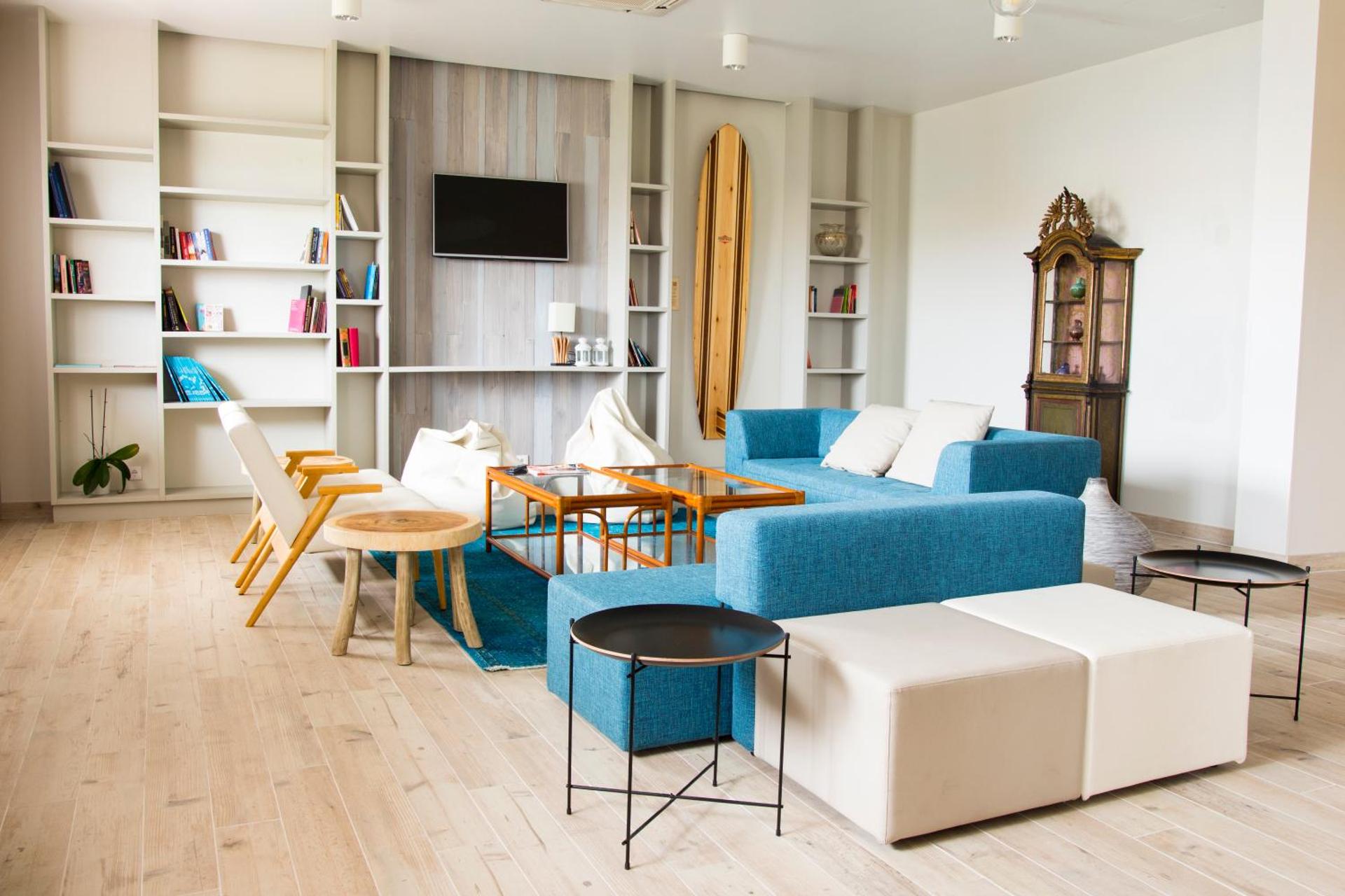 Communal lounge/ TV room