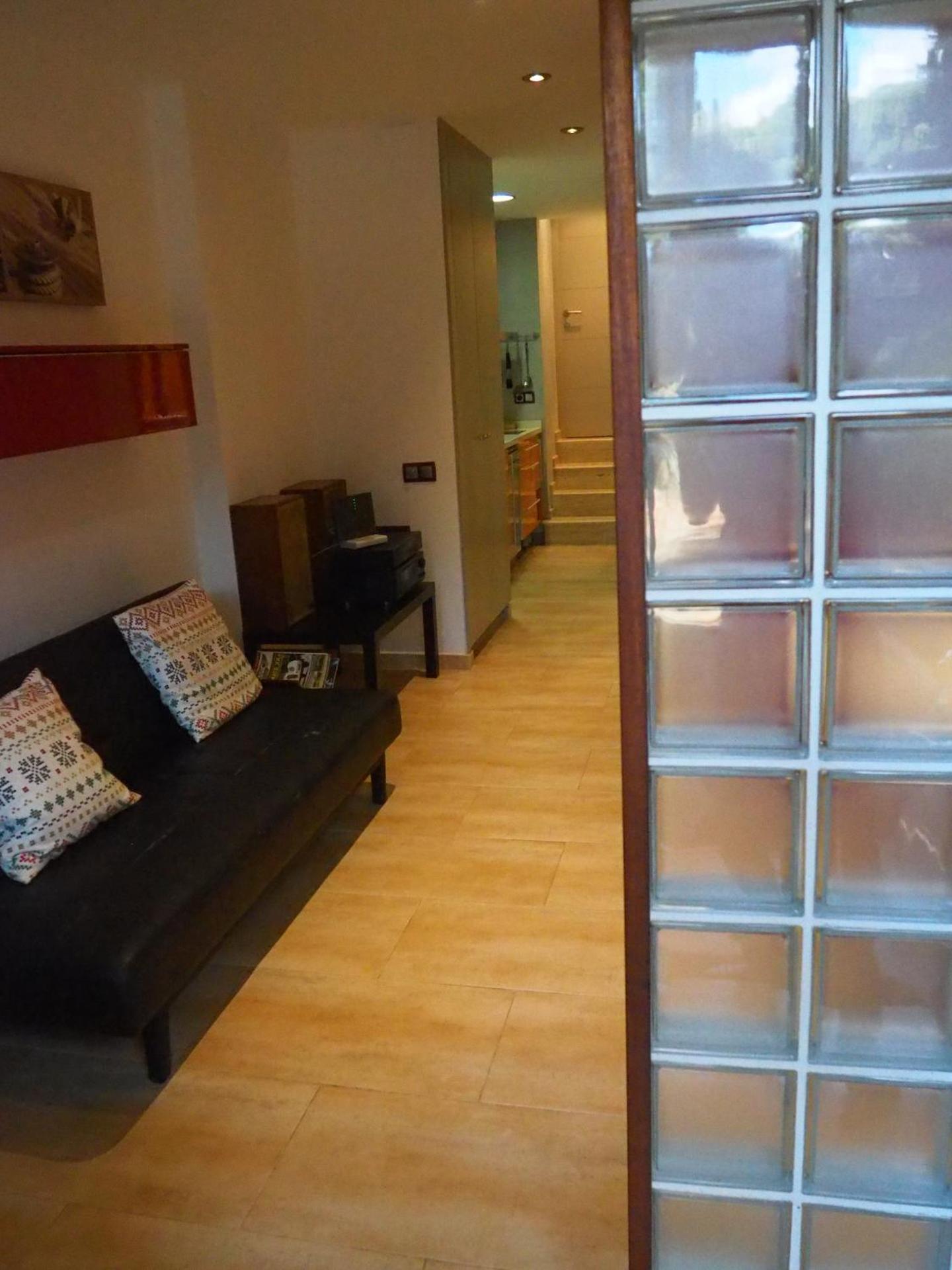 apartamento aislado jardín y piscina