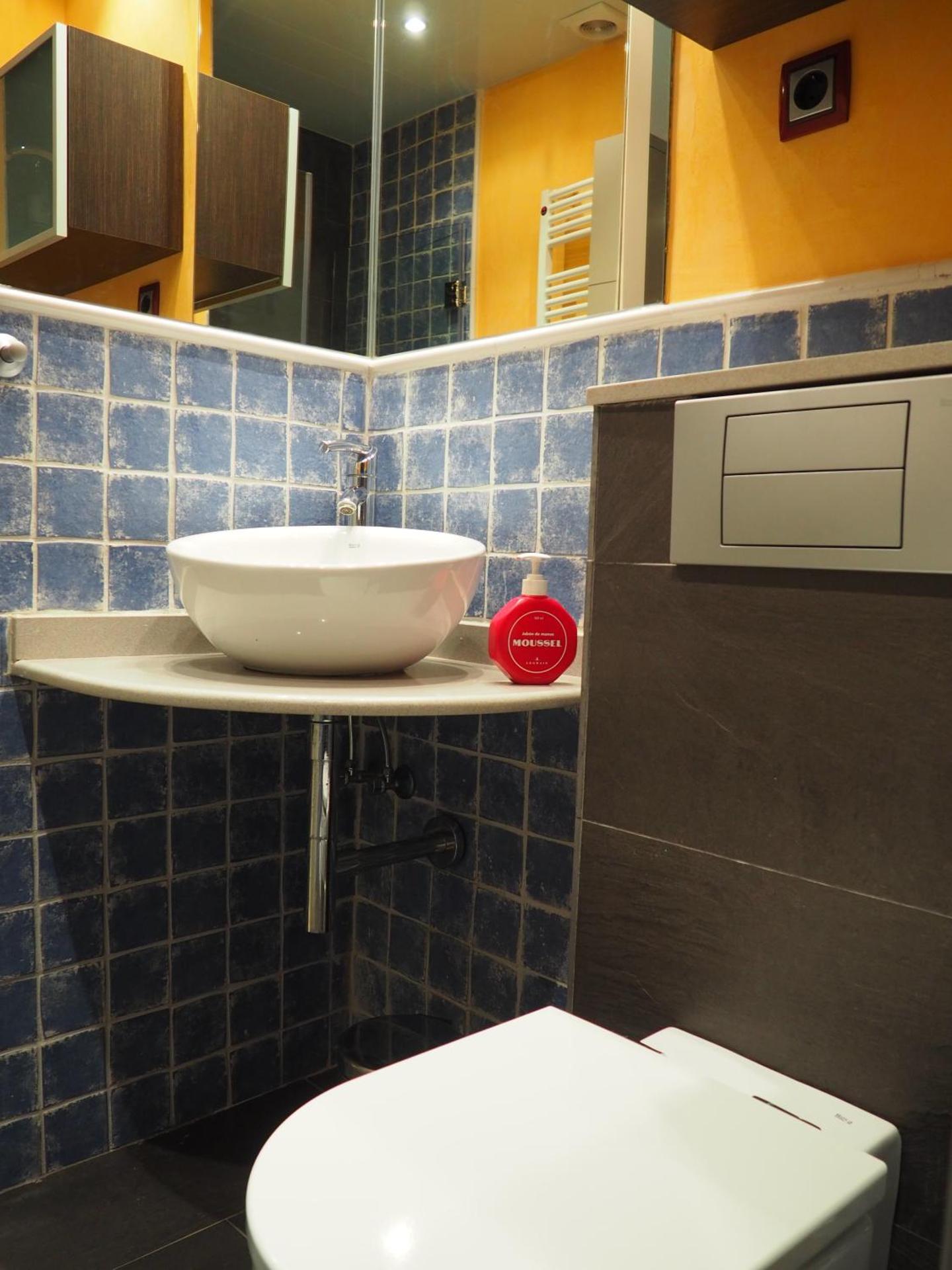 apartamento aislado jardín y piscina