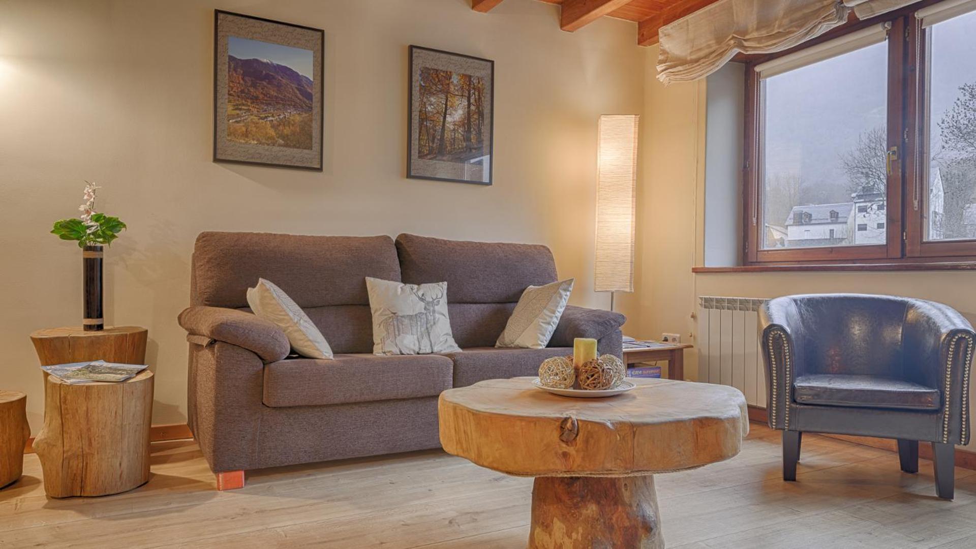 Communal lounge/ TV room