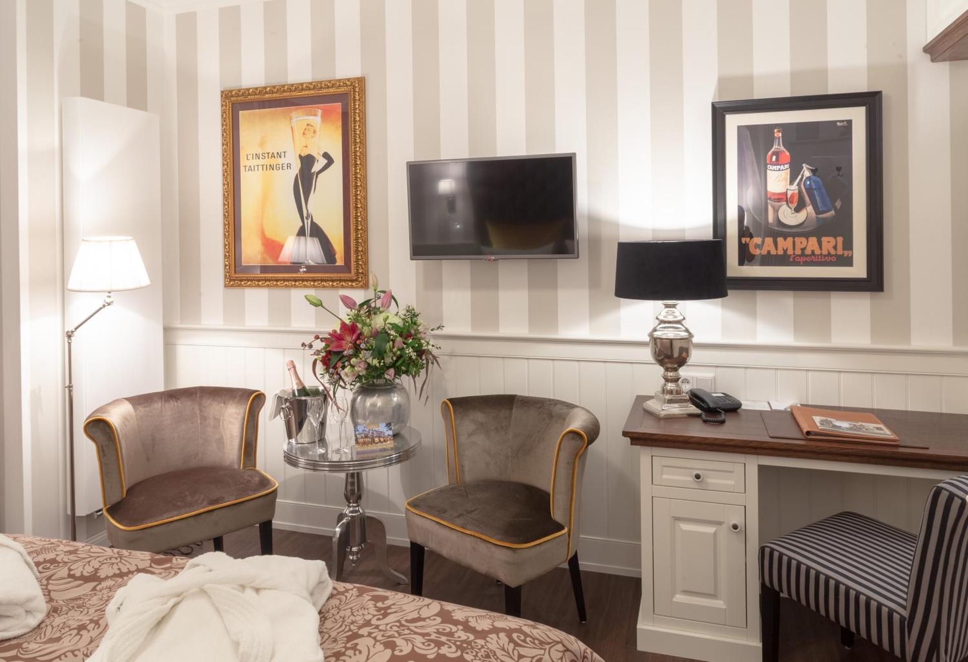 Photo of the whole room