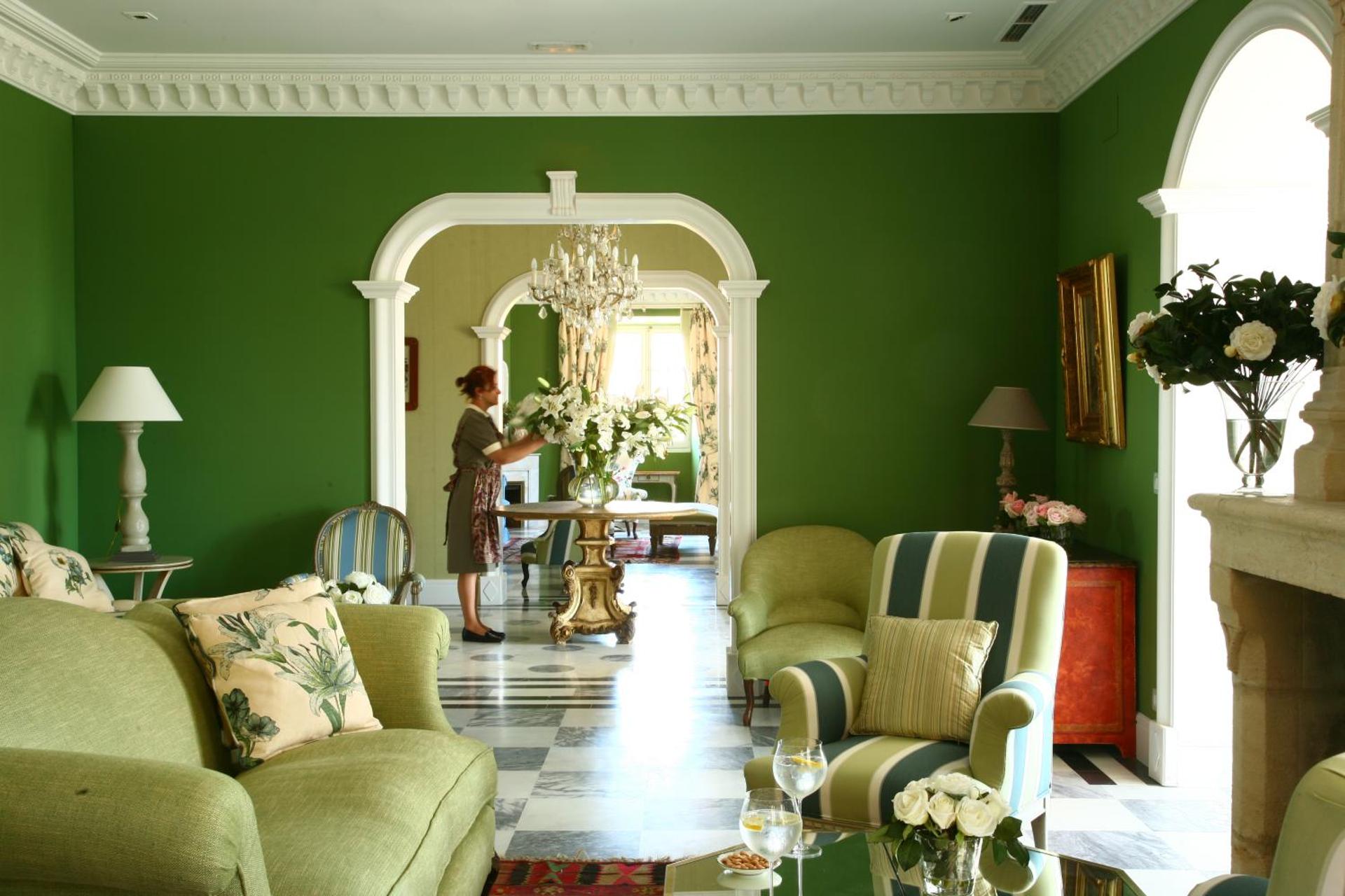 Communal lounge/ TV room