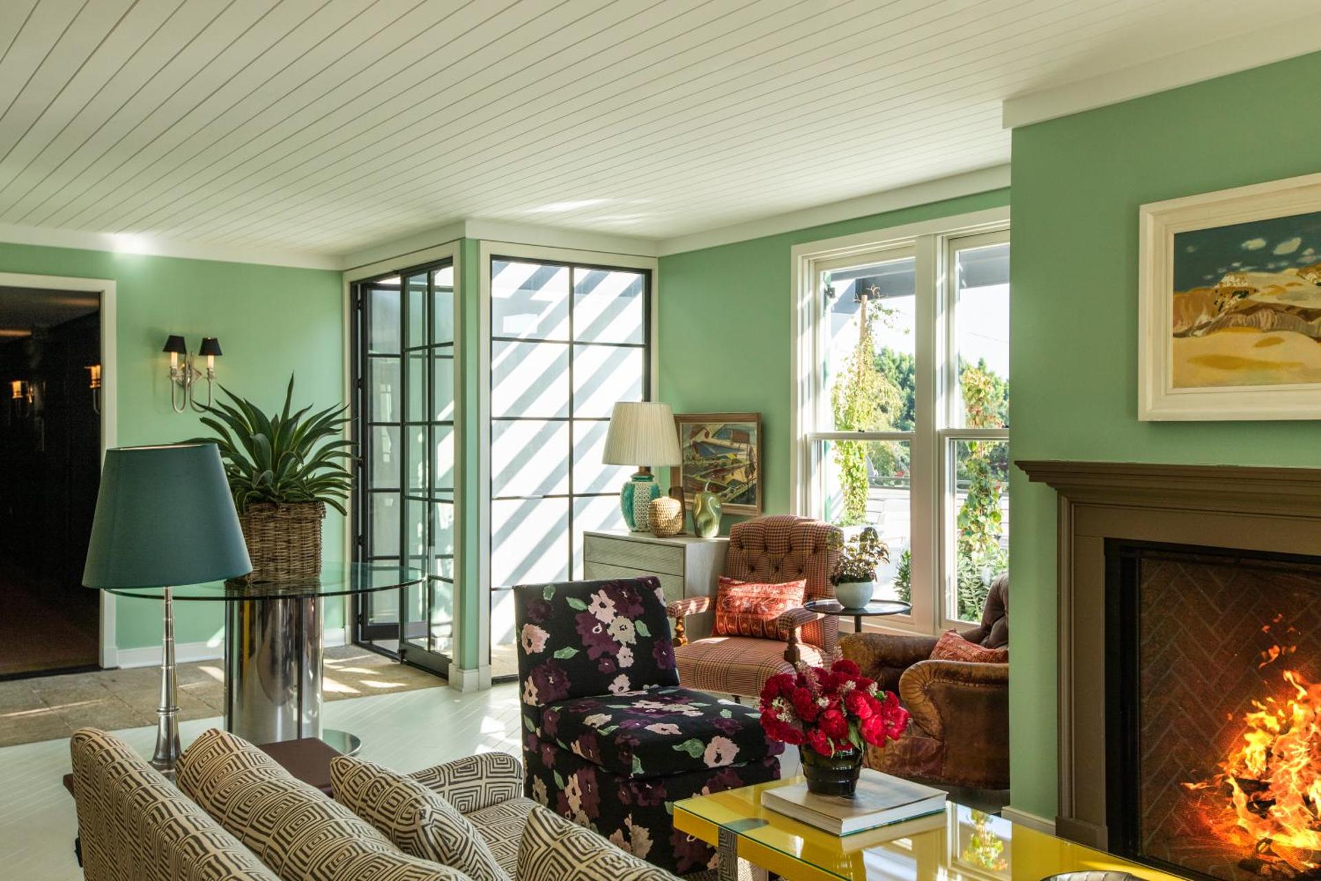 Communal lounge/ TV room