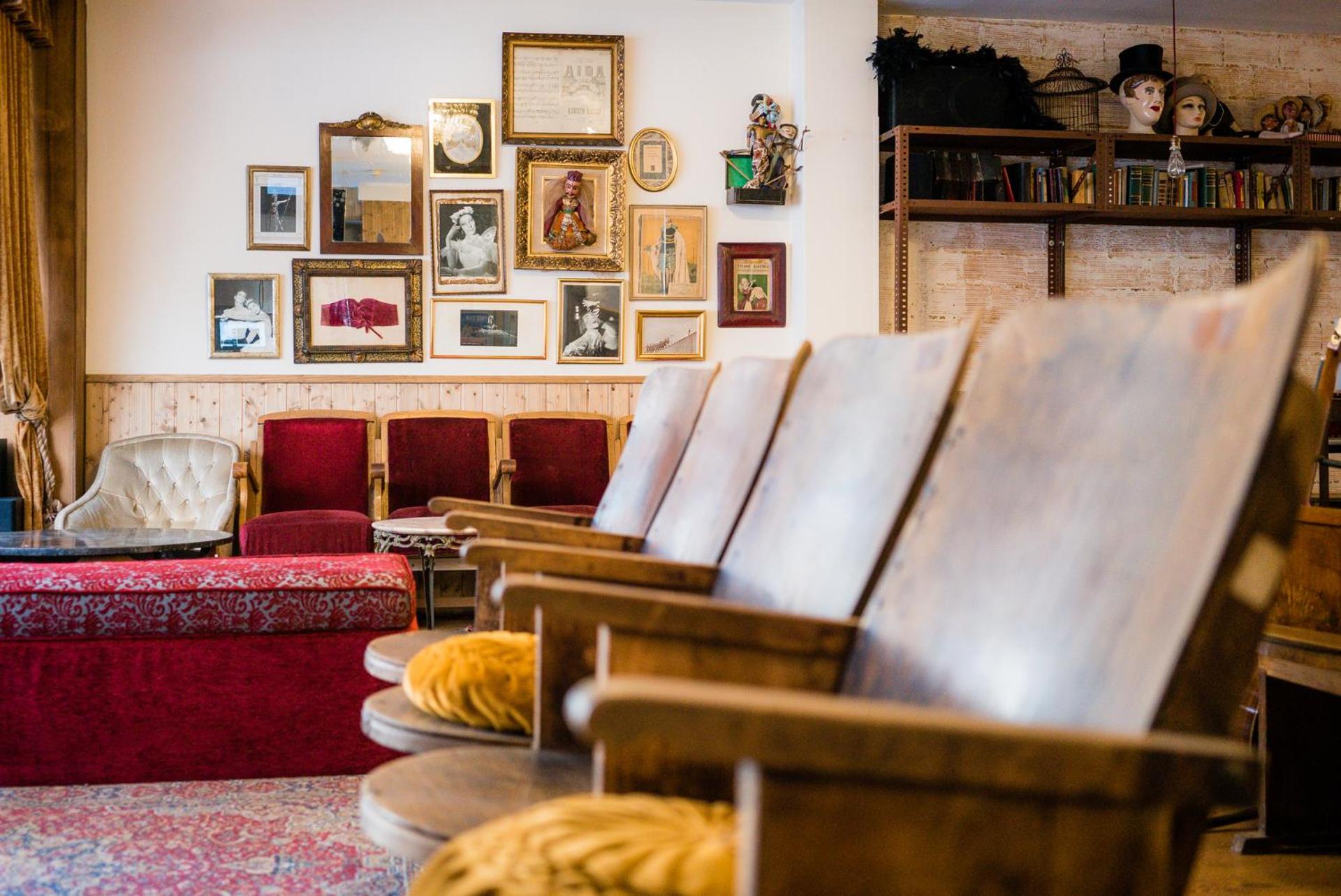 Communal lounge/ TV room