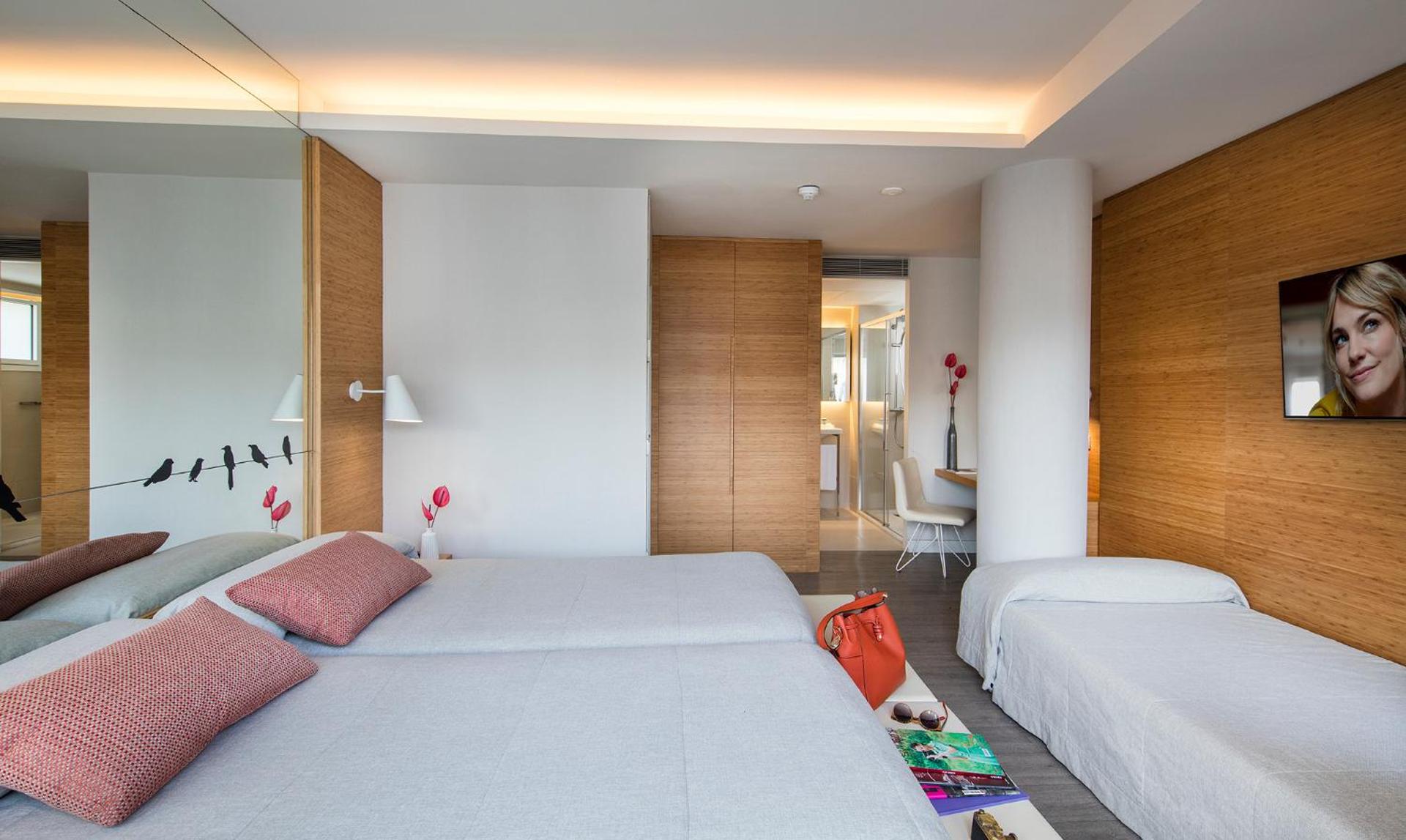 Photo of the whole room