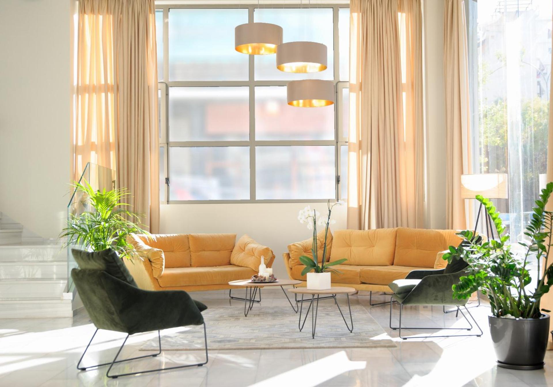 Communal lounge/ TV room