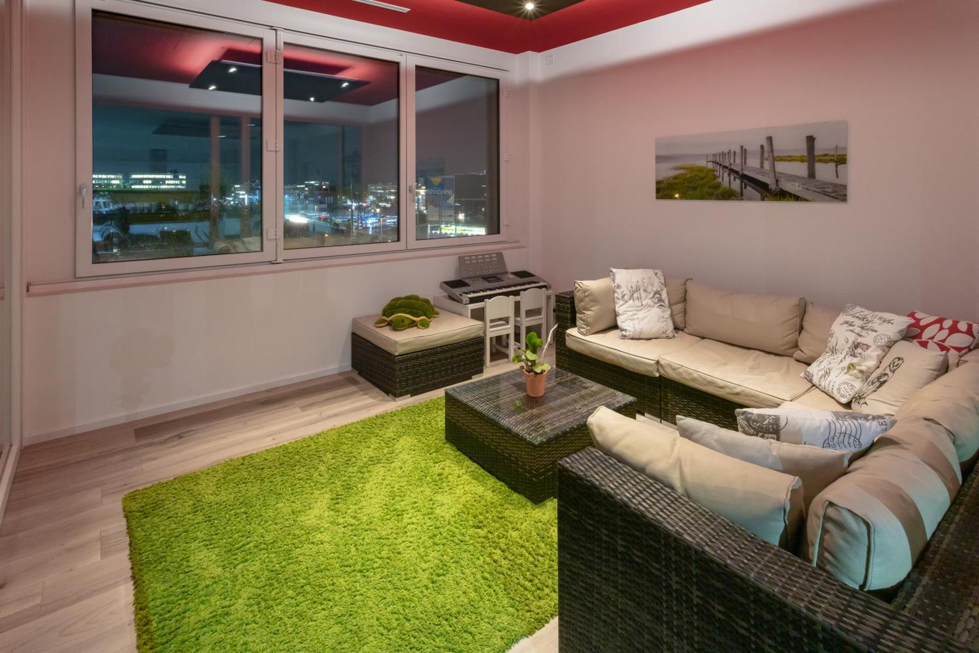 Communal lounge/ TV room