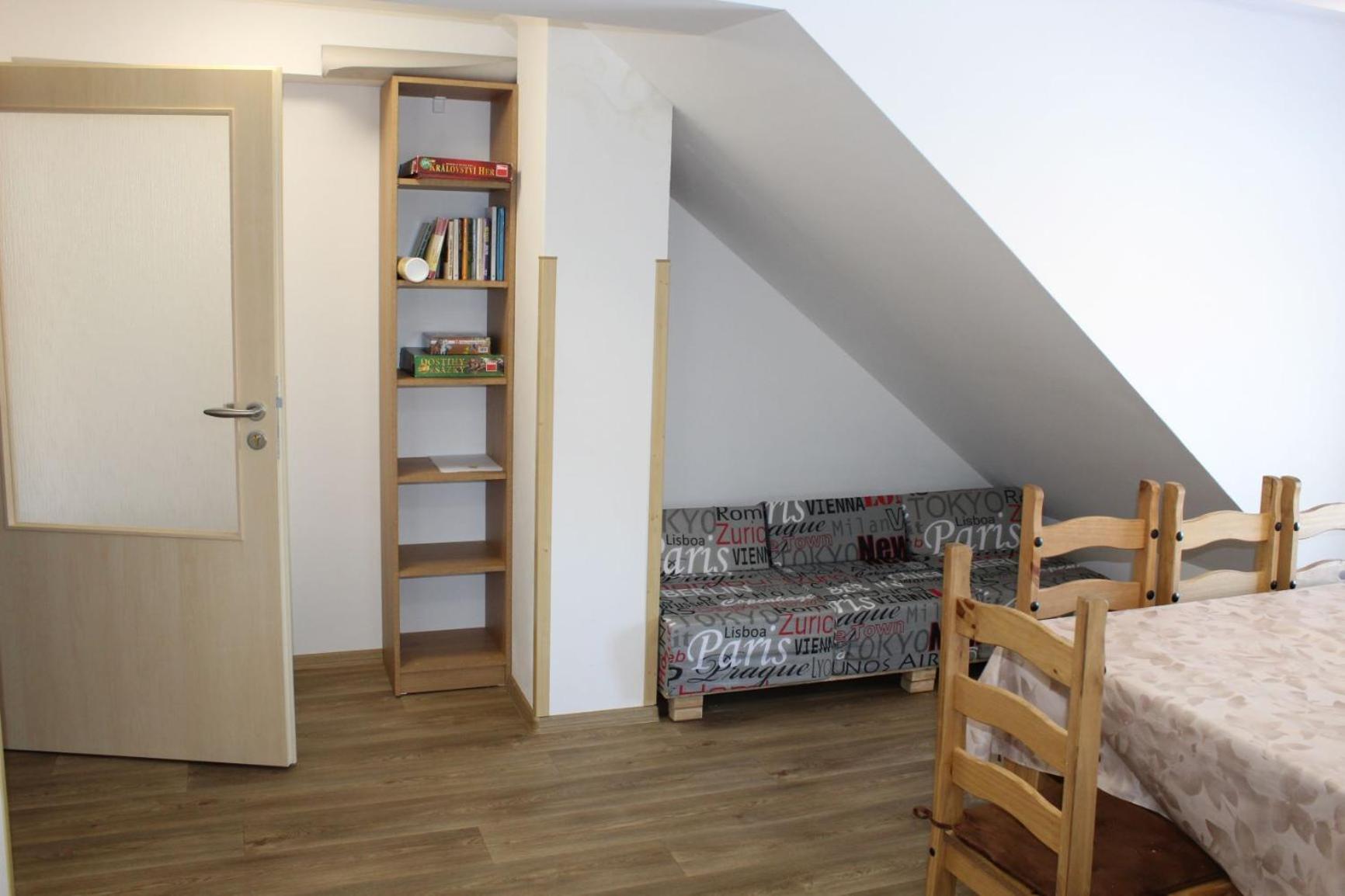 Communal lounge/ TV room