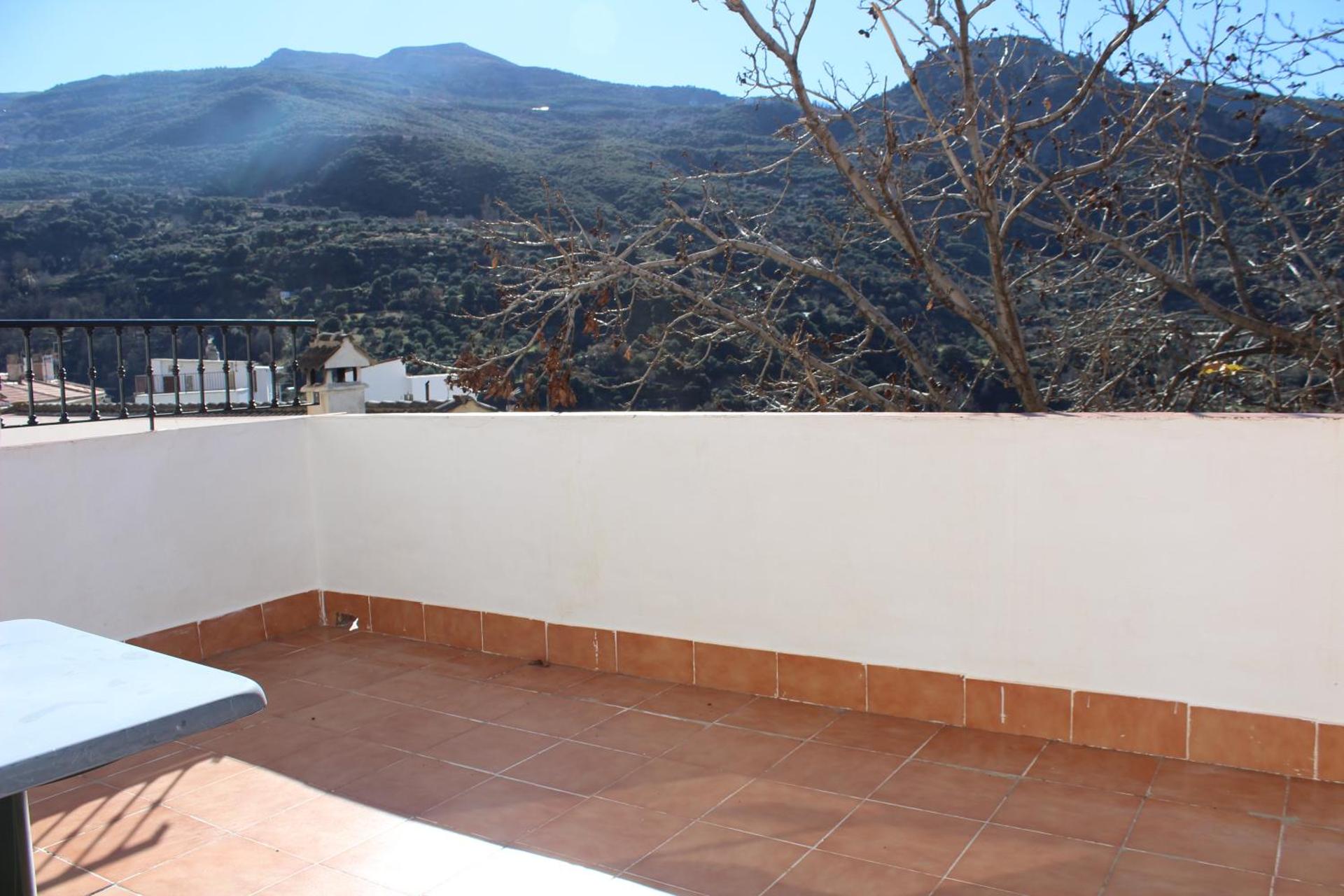 Two-Bedroom Apartment (5 Adults)