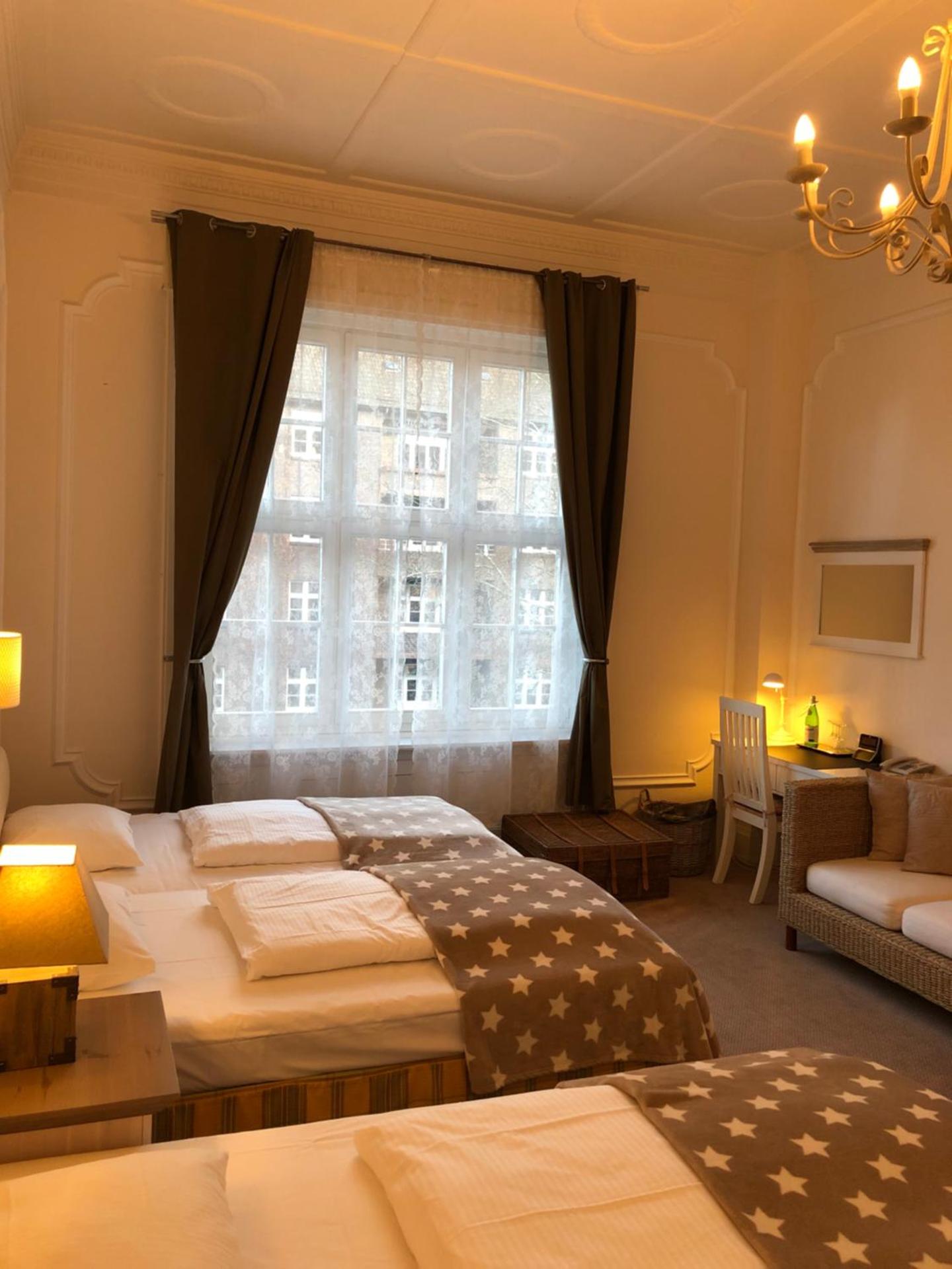 Family Room (3 Adults)