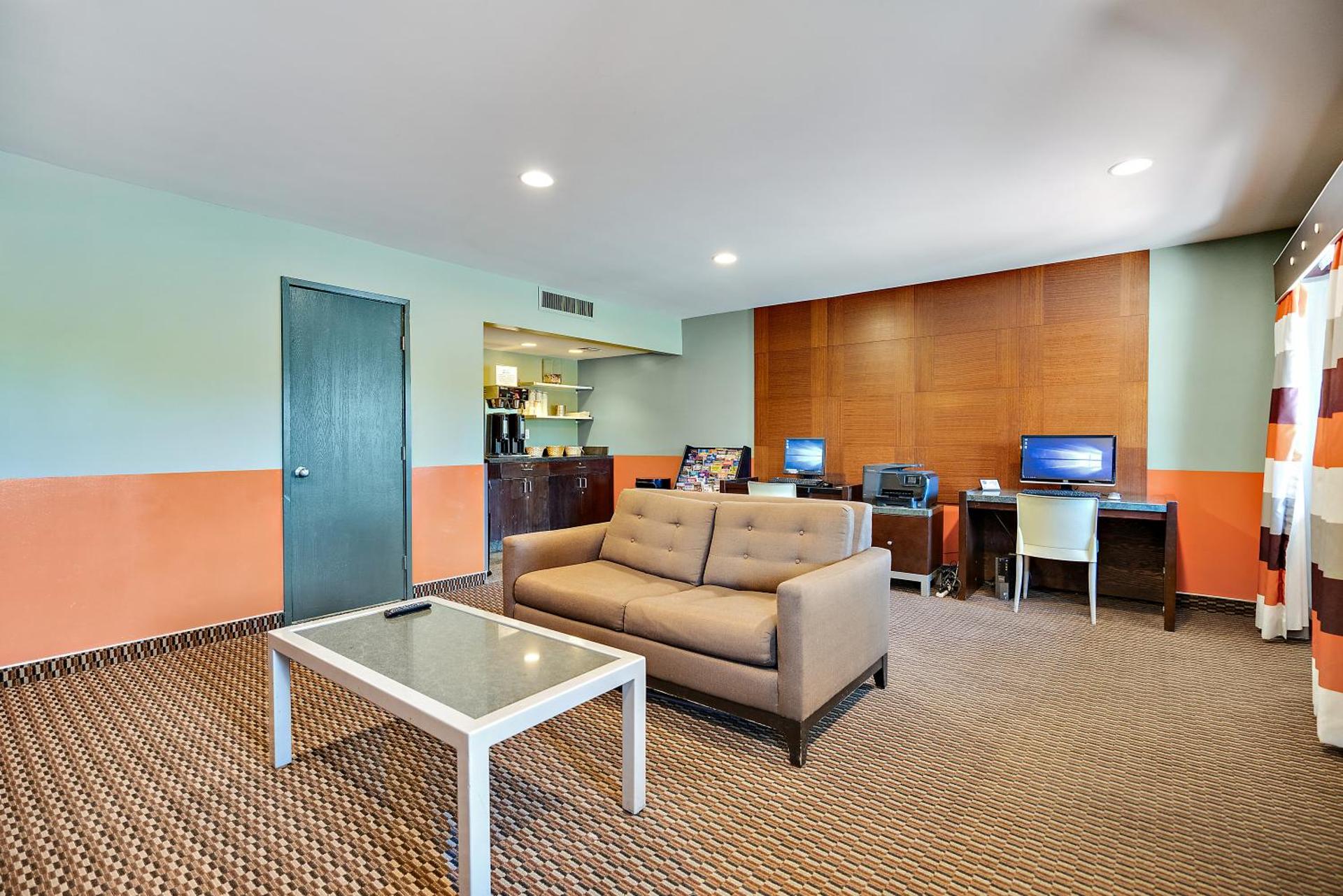 Communal lounge/ TV room