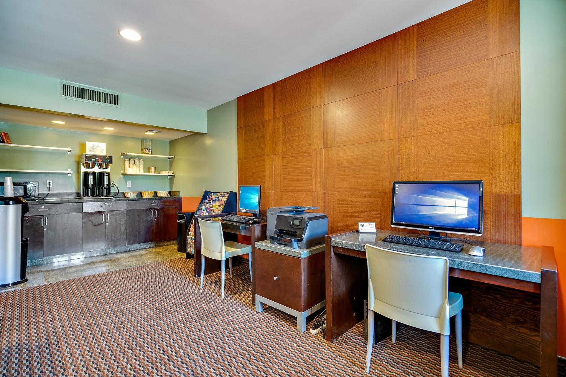 Communal lounge/ TV room