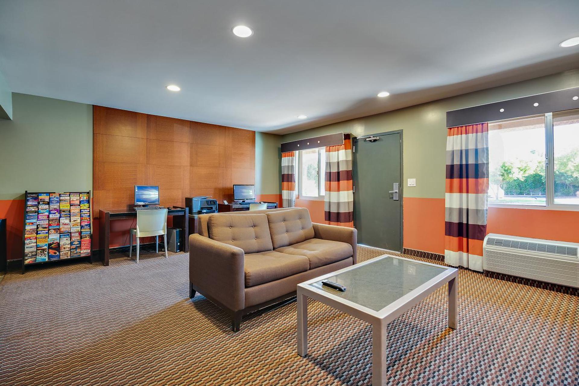 Communal lounge/ TV room