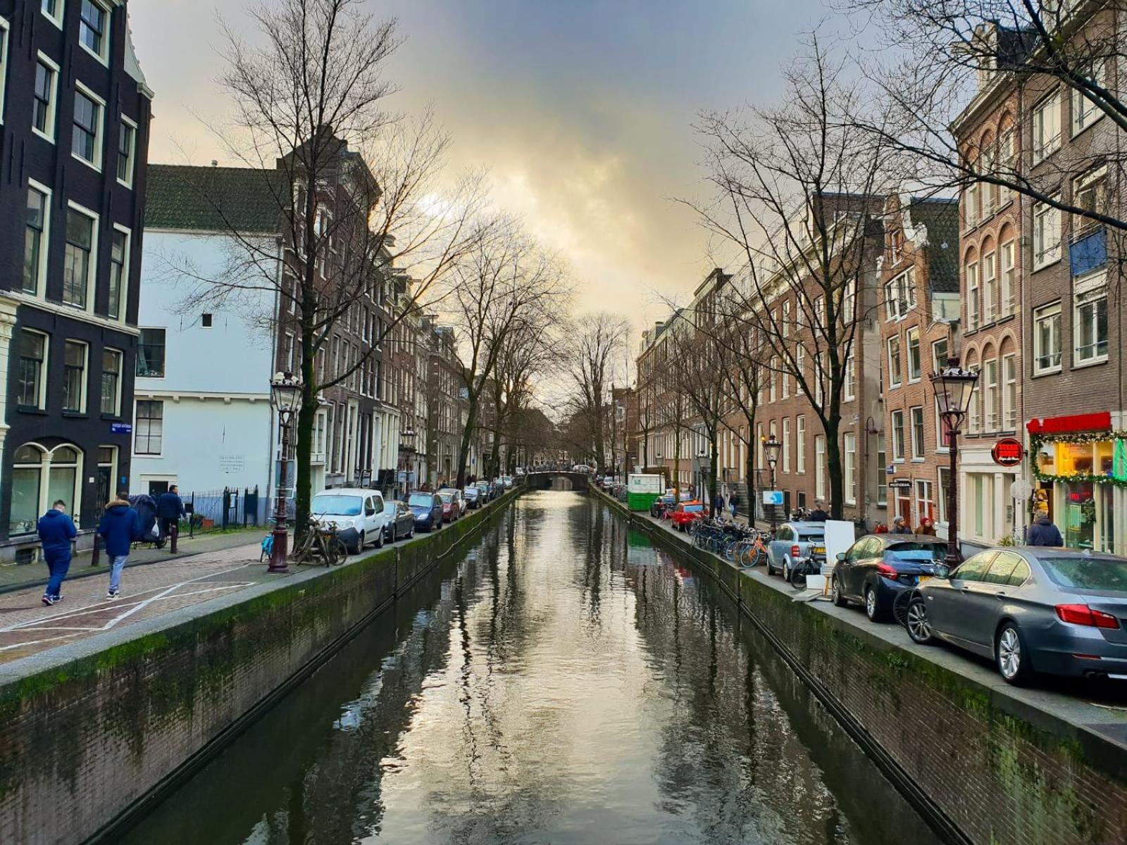 Houseboat Amsterdam - Room with a view