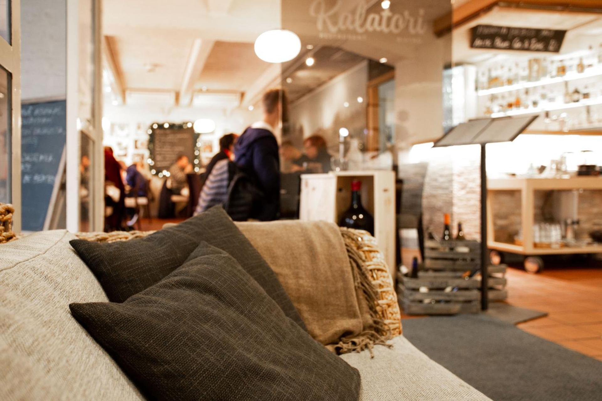 Communal lounge/ TV room