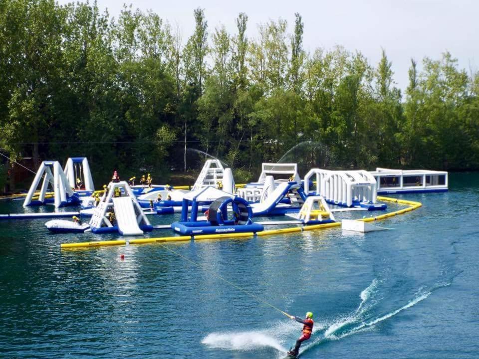 3 bedroom caravan with hot tub Tattershall lakes