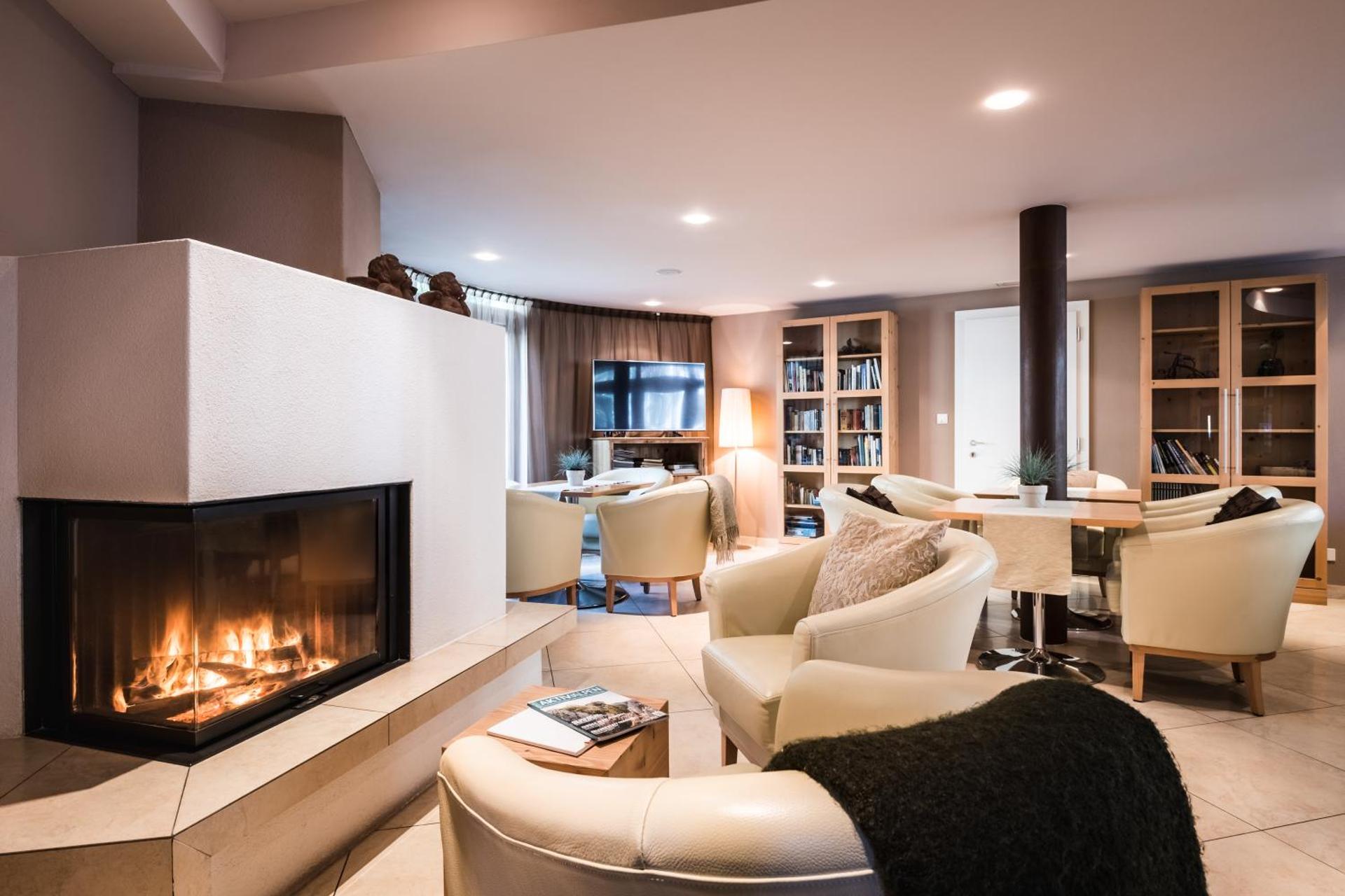 Communal lounge/ TV room