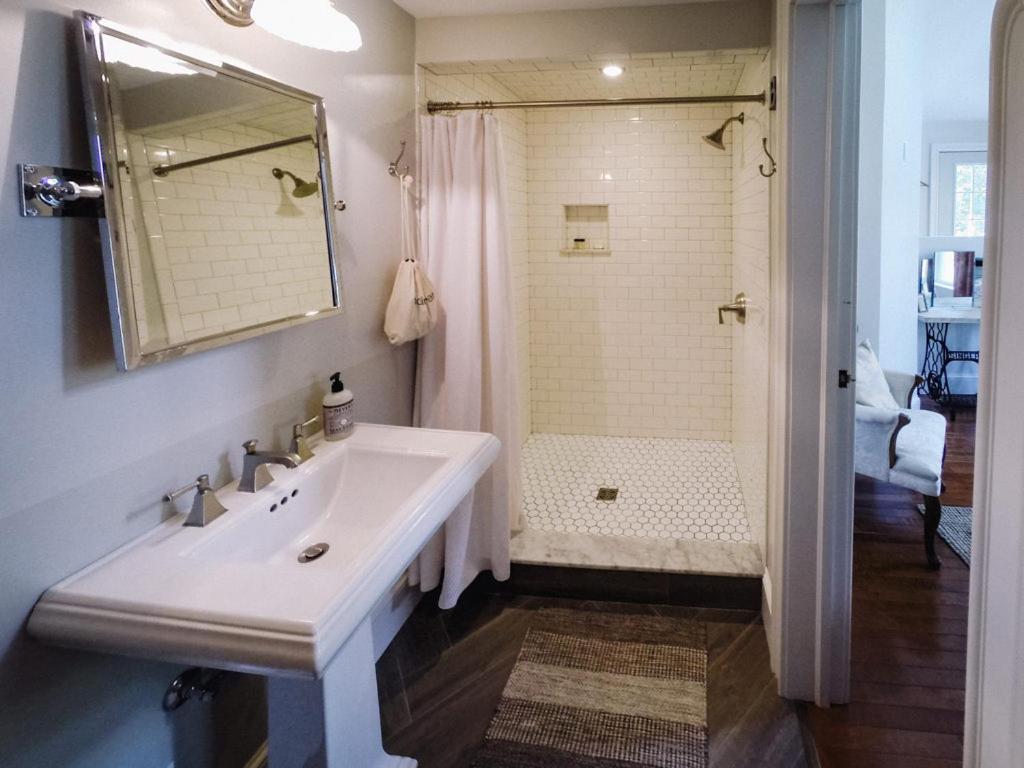 Burdett House Bed & Breakfast