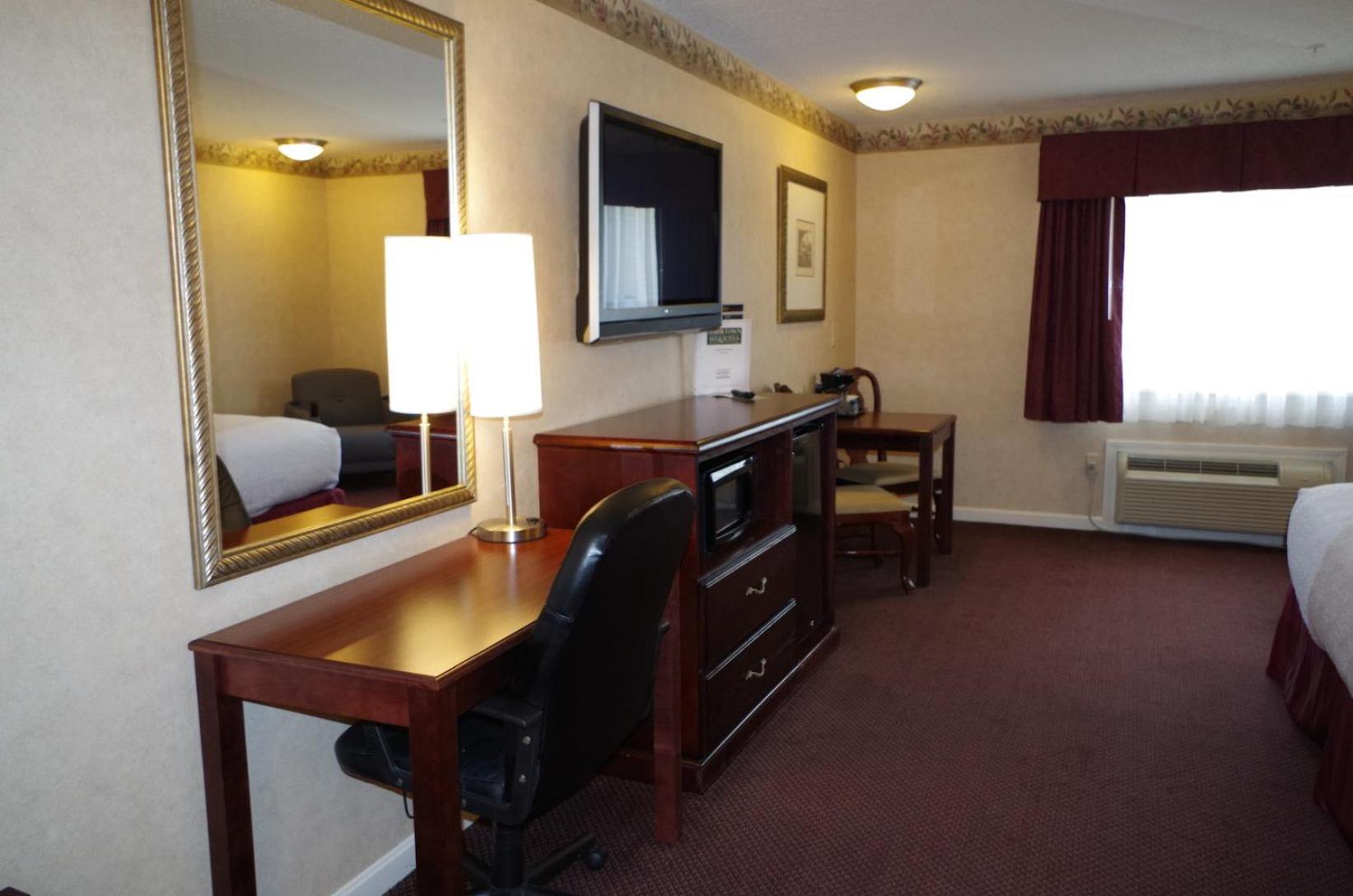 Shiretown Inn & Suites