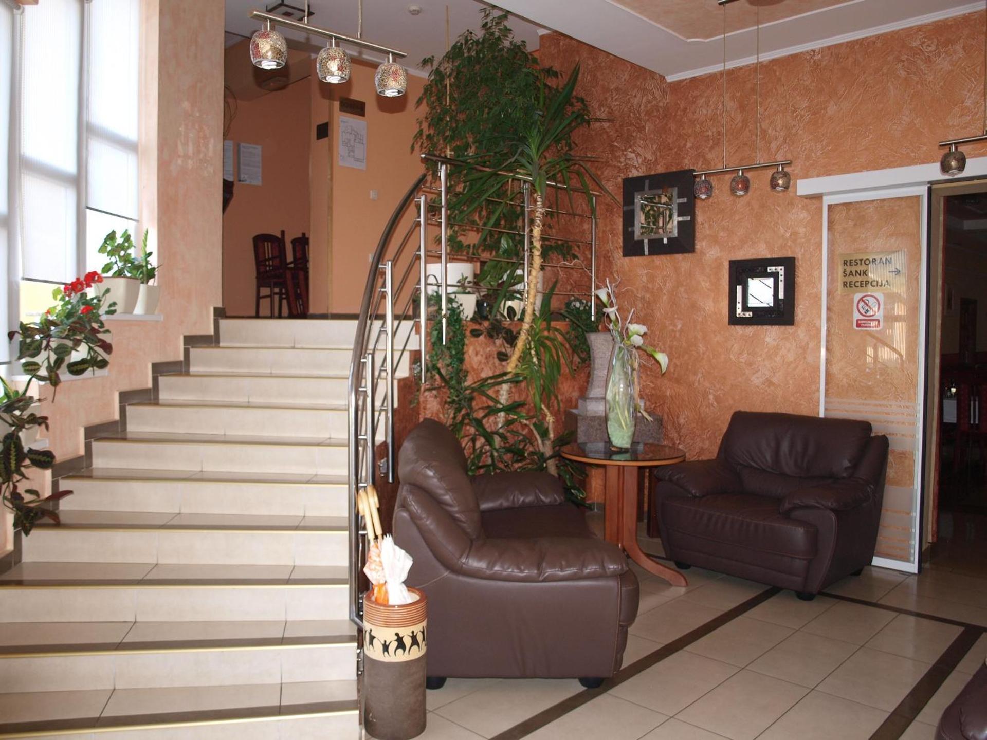 Communal lounge/ TV room