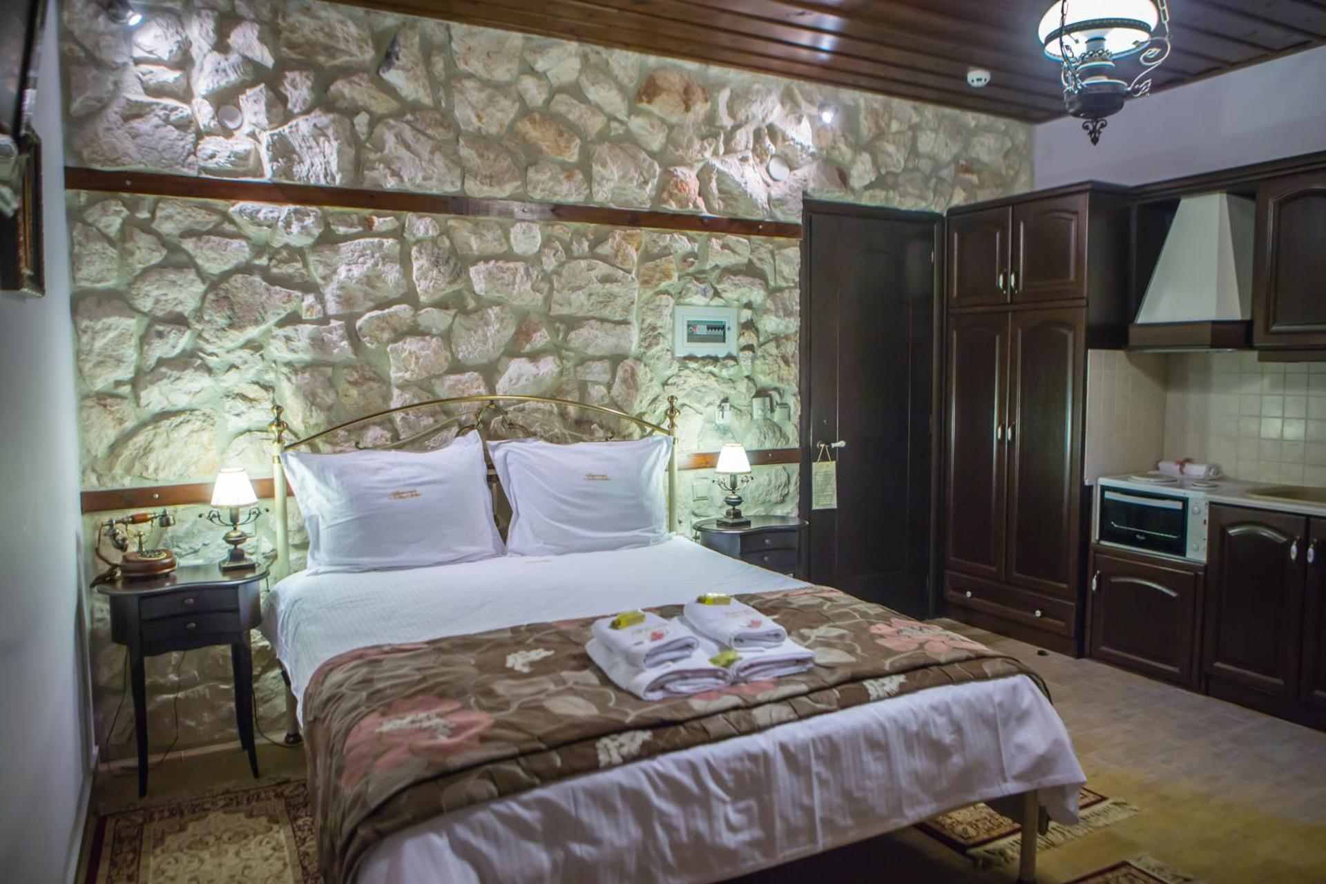 Archontiko Lydia Lithos