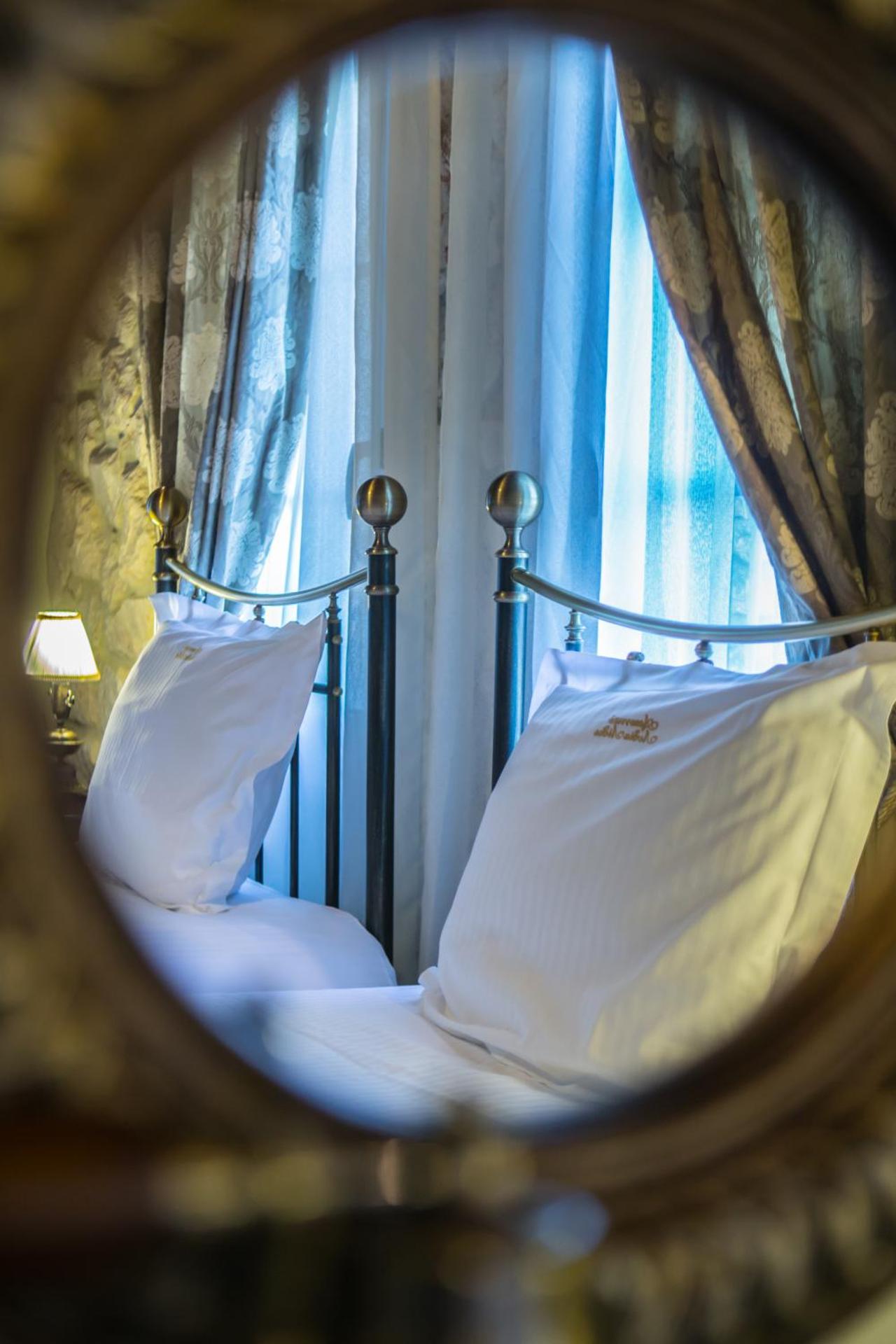 Archontiko Lydia Lithos