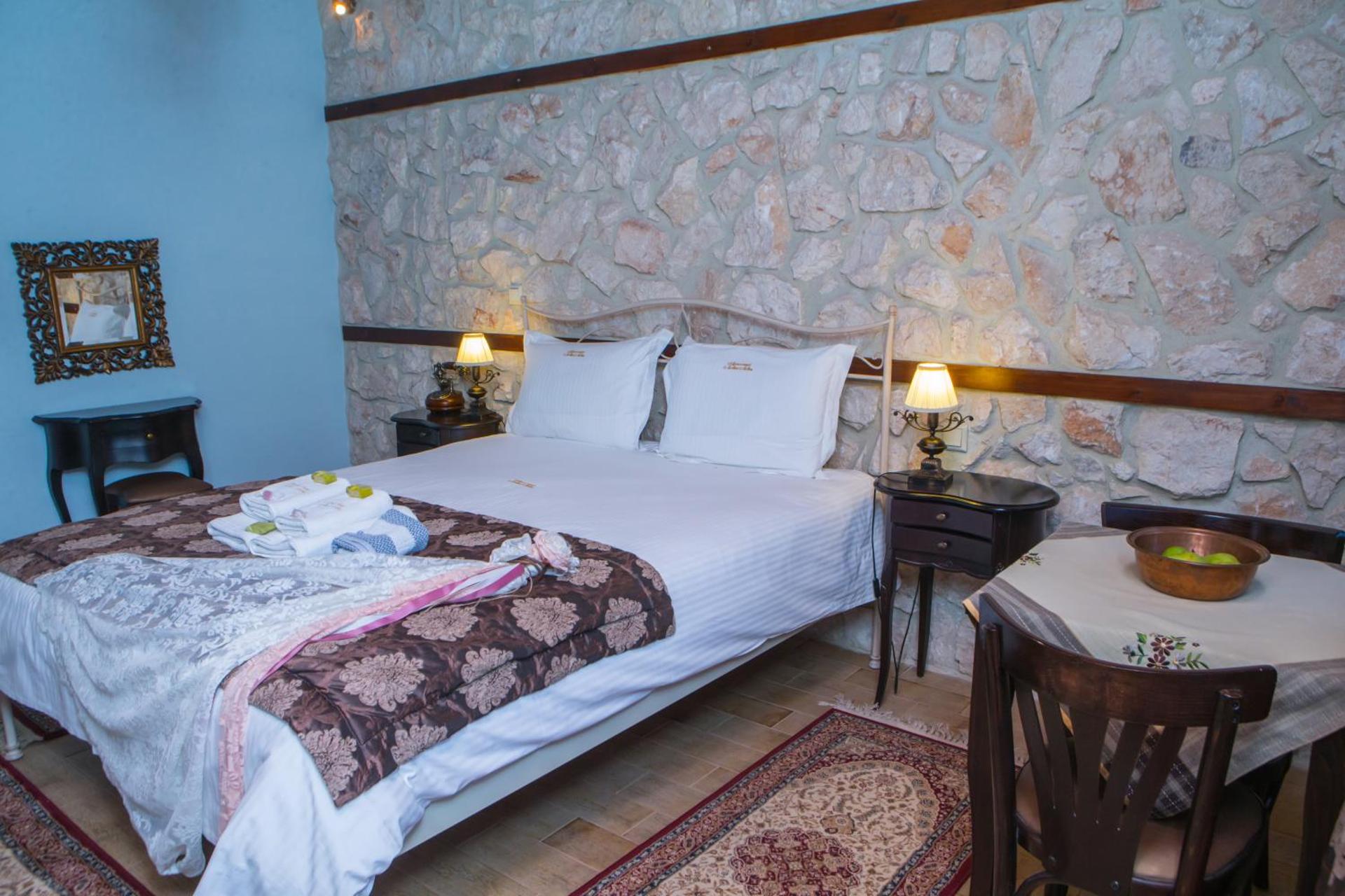 Archontiko Lydia Lithos