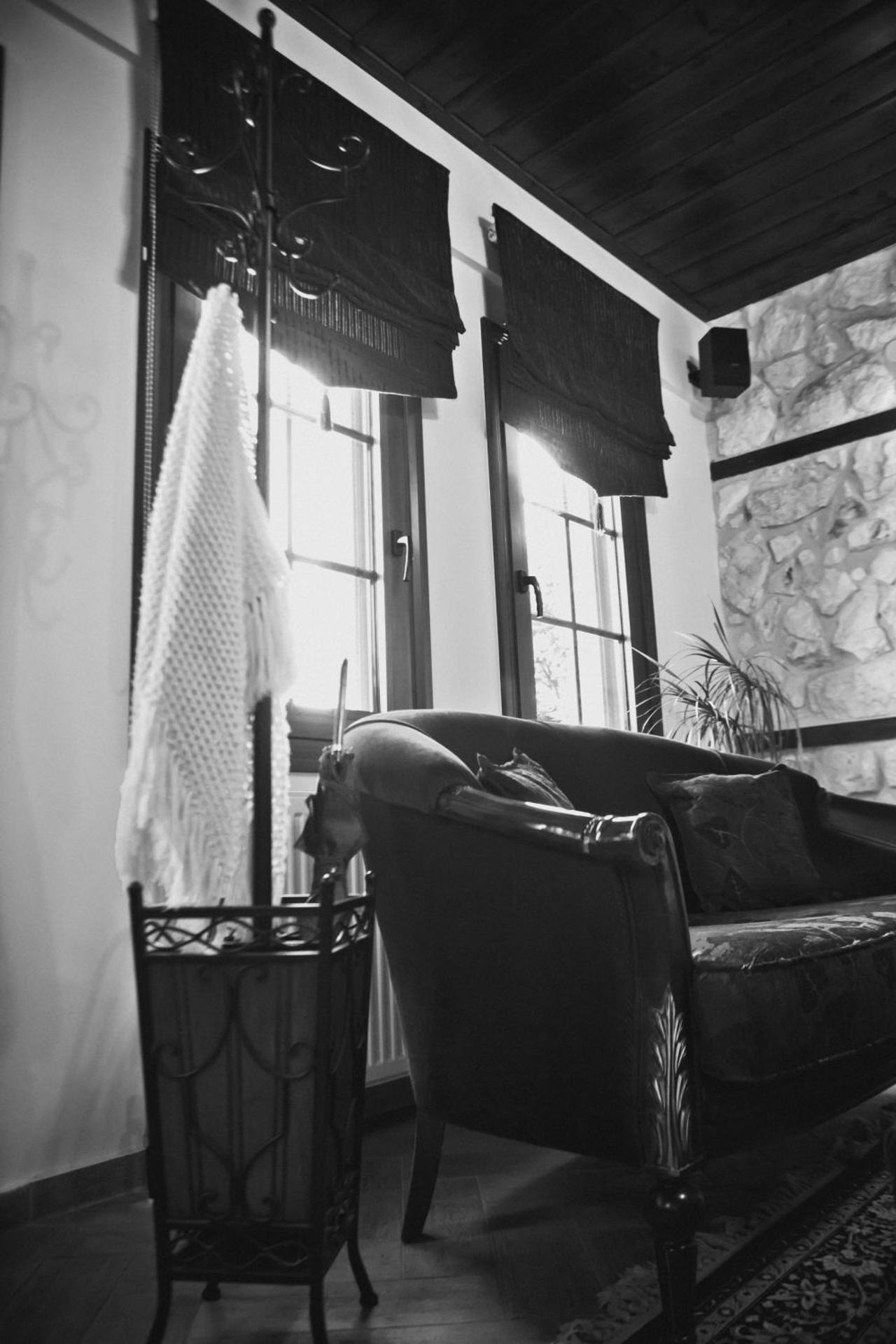 Archontiko Lydia Lithos