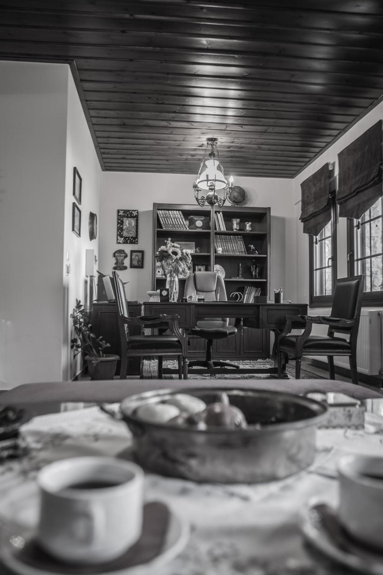 Archontiko Lydia Lithos