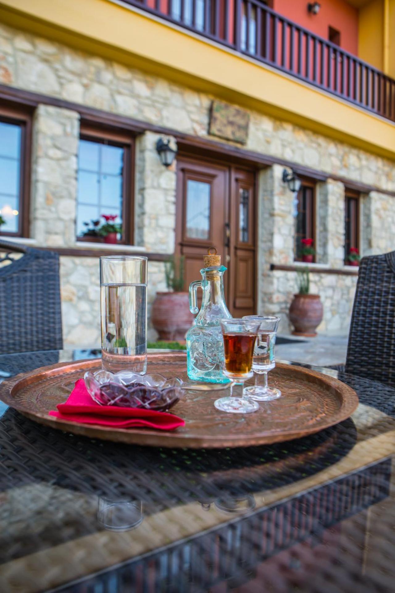 Archontiko Lydia Lithos