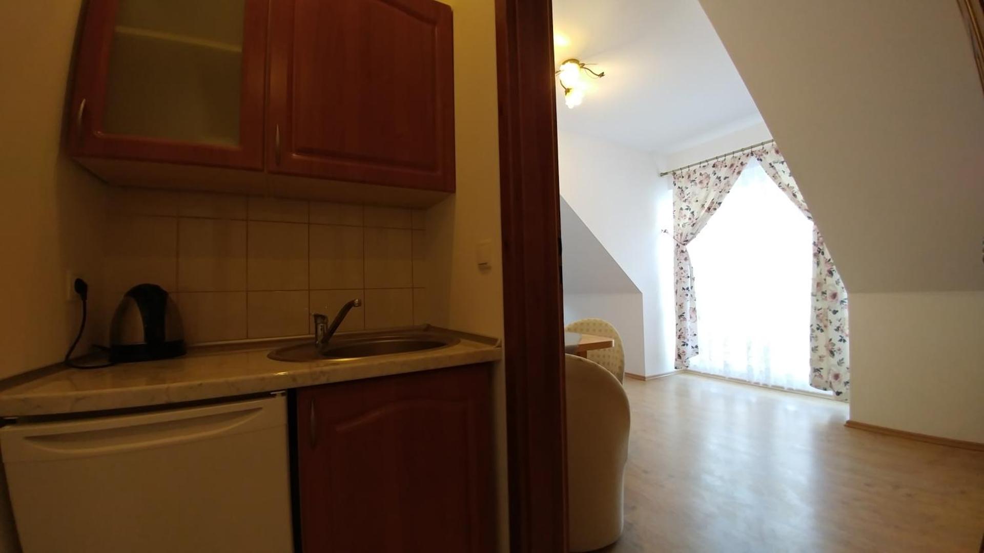 Deluxe Double Room (2 Adults + 1 Child)