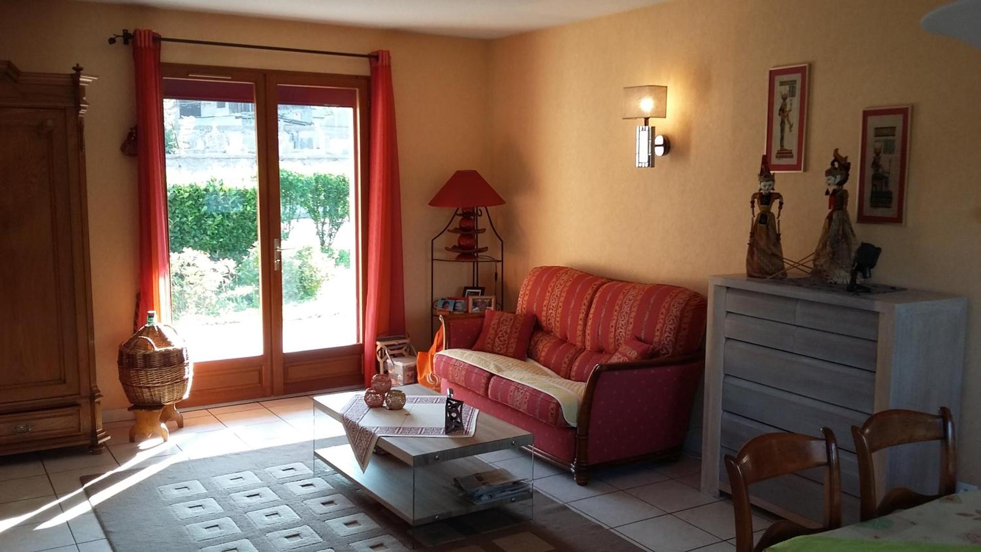 vue sur les montagnes dans maison au calme