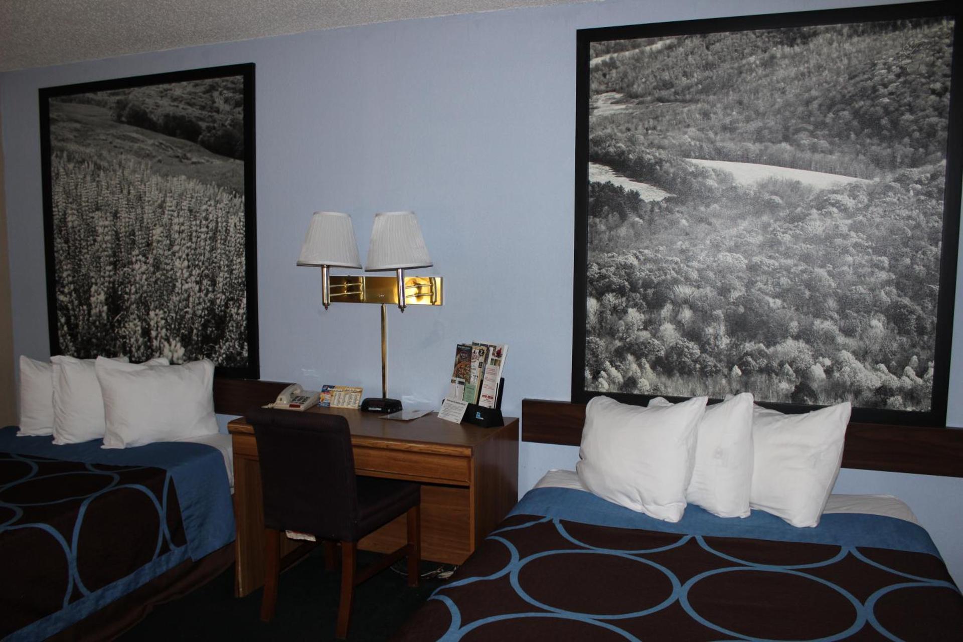 Super 8 by Wyndham East Stroudsburg - Poconos
