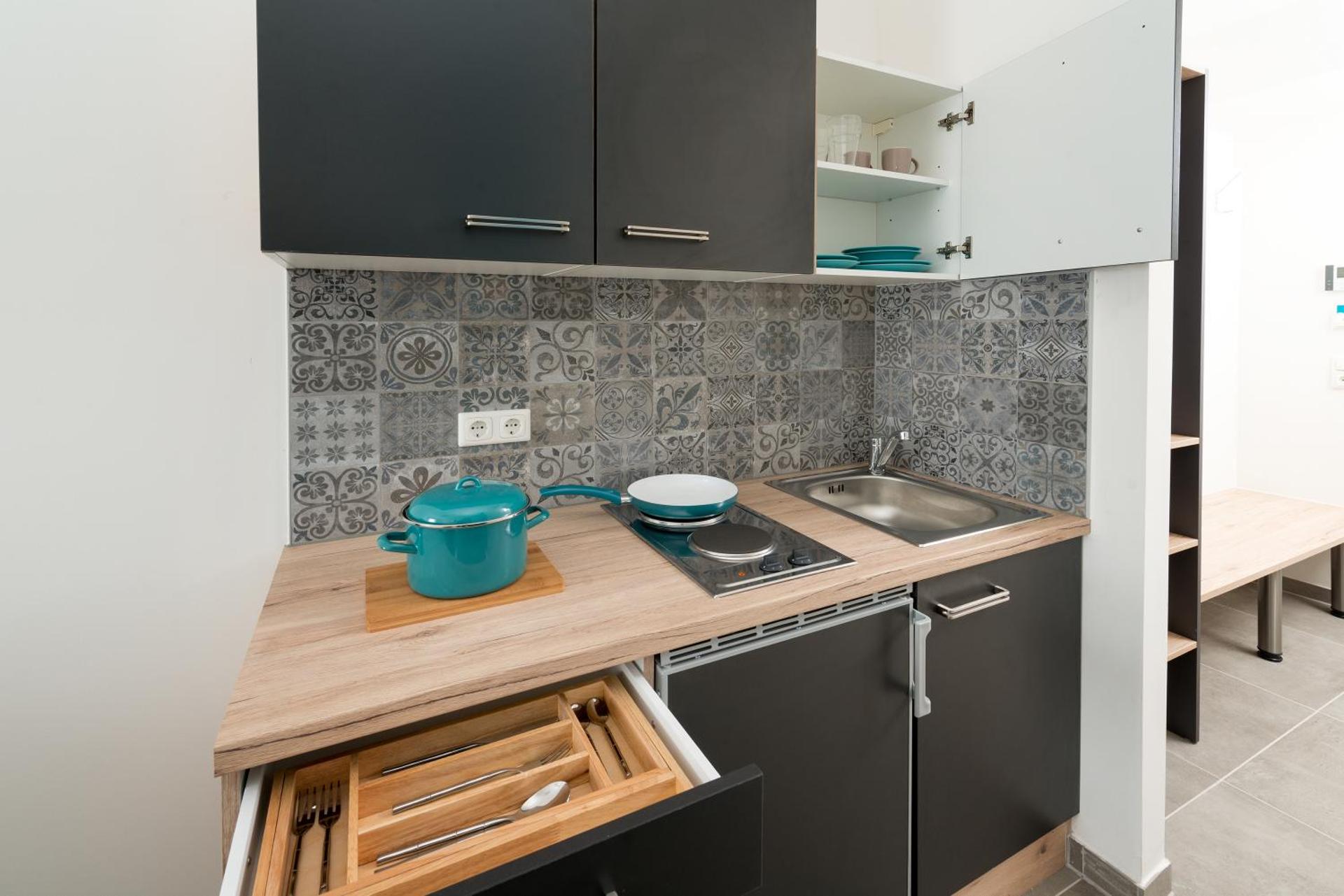 Kitchen or kitchenette