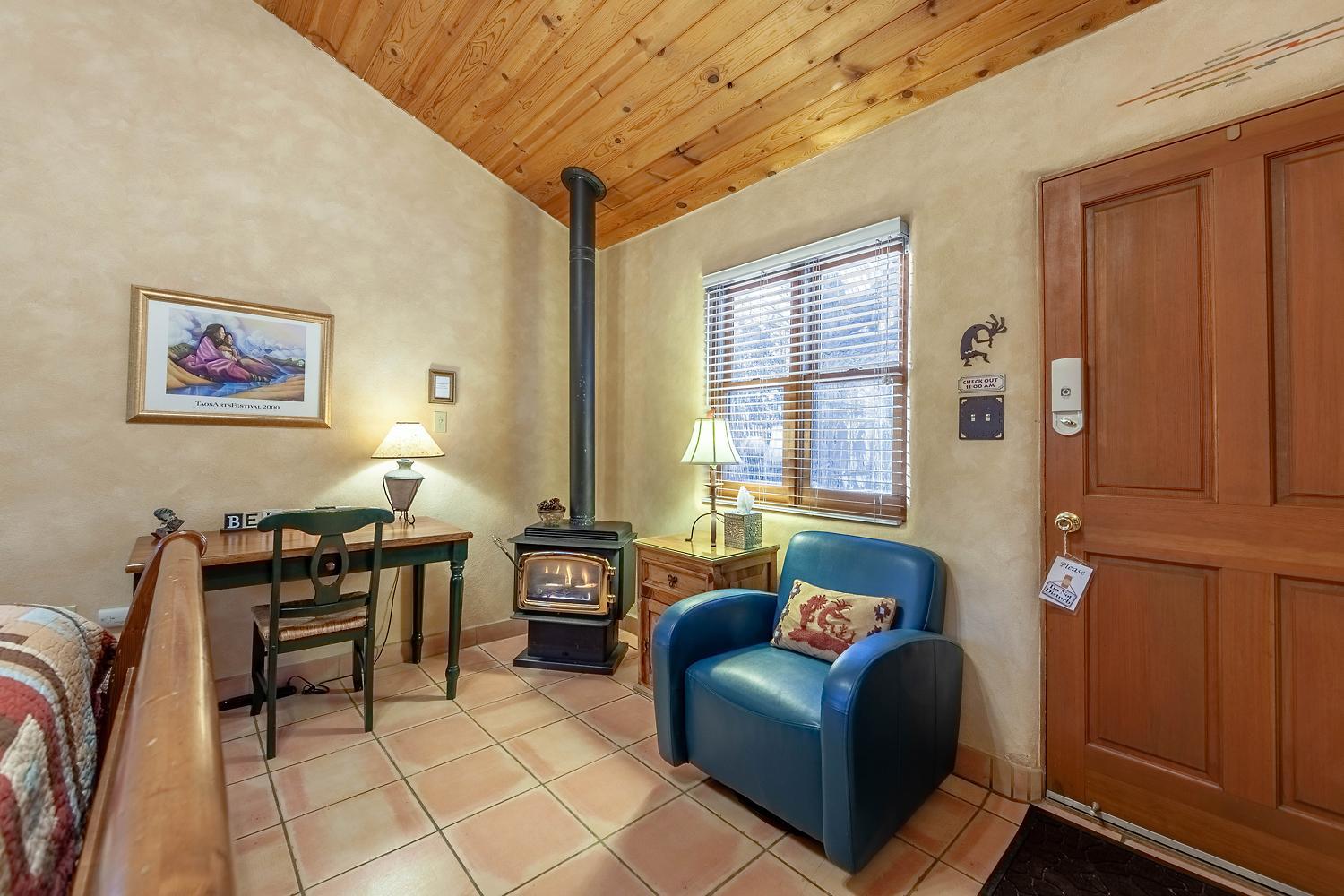 Deluxe Queen Room - Kokopelli