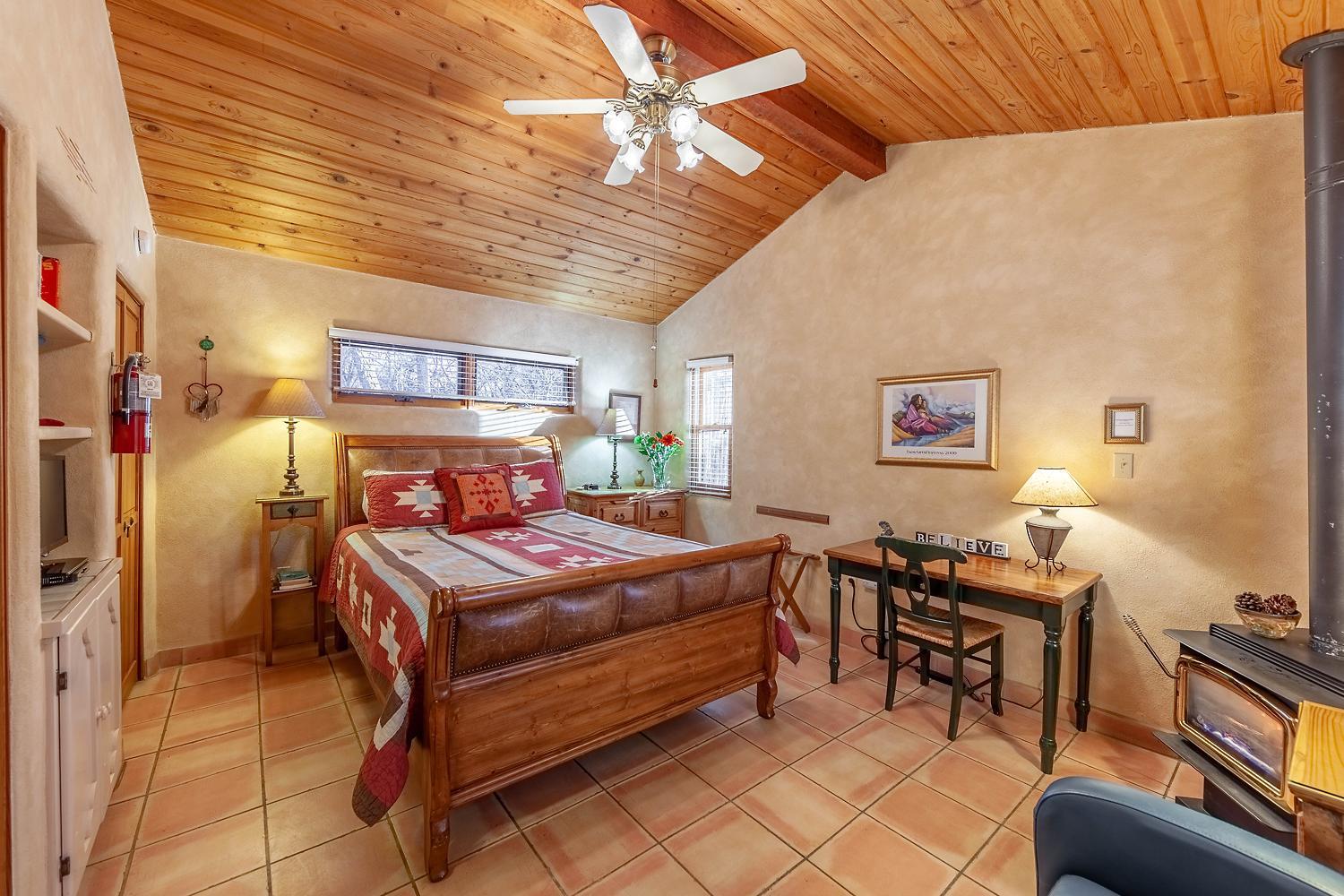 Deluxe Queen Room - Kokopelli